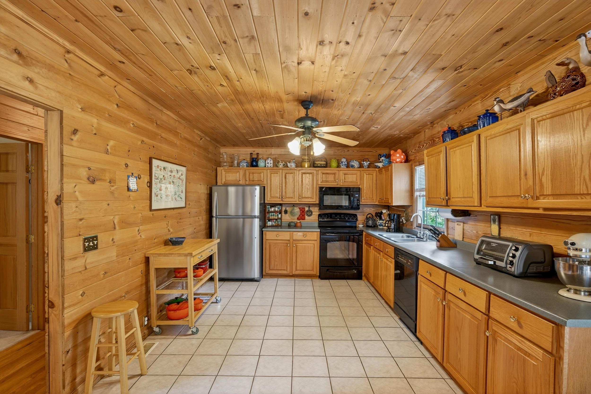 135 Pointe Drive Property Photo 8