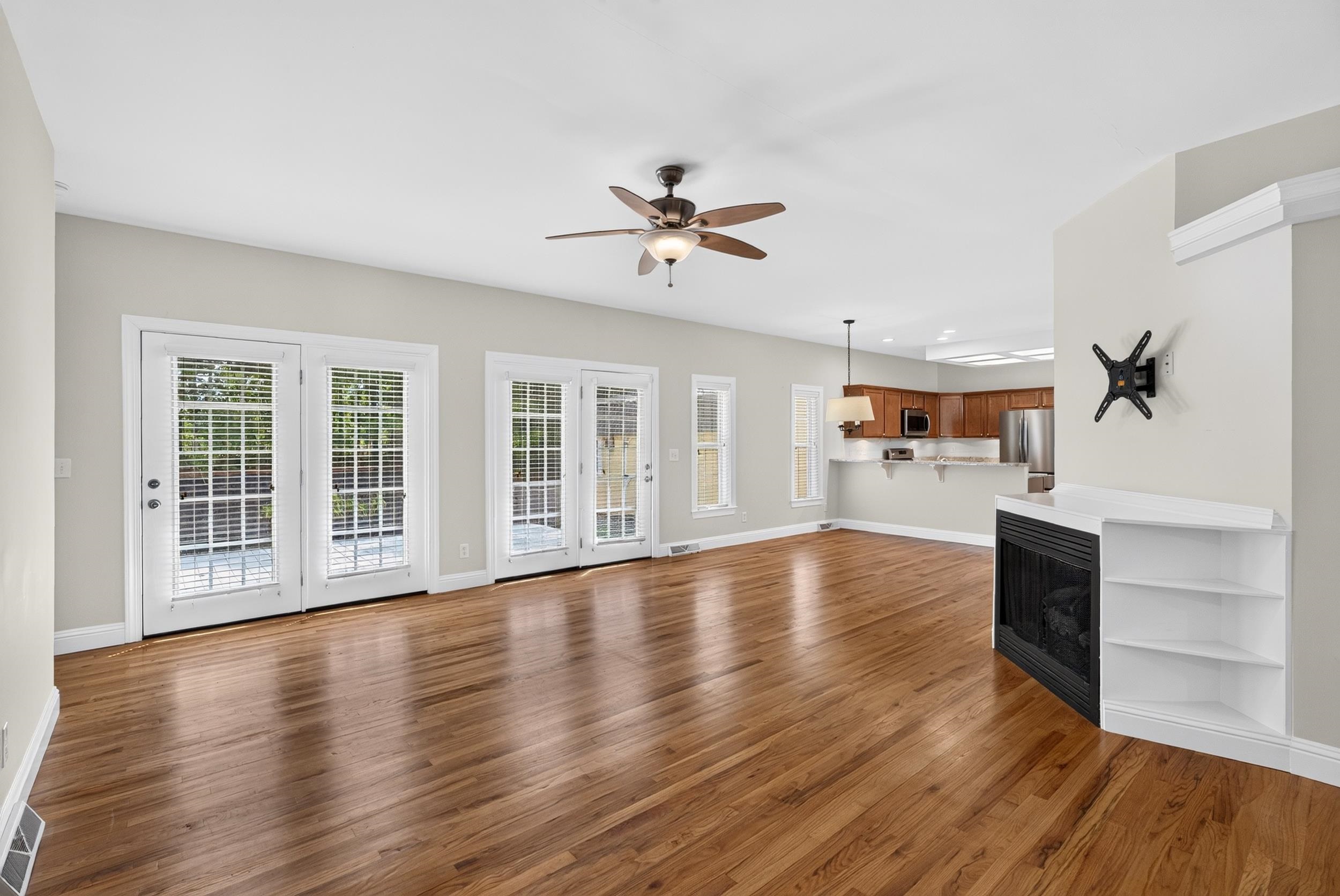 748 N Elm Avenue Property Photo 14