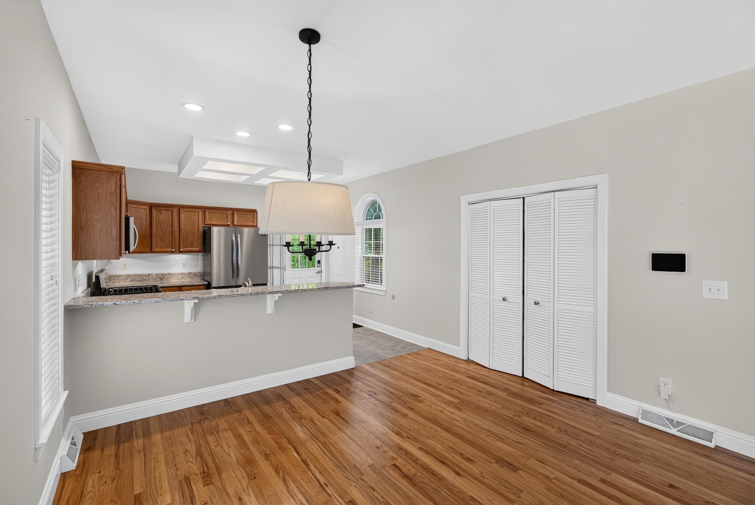 748 N Elm Avenue Property Photo 18