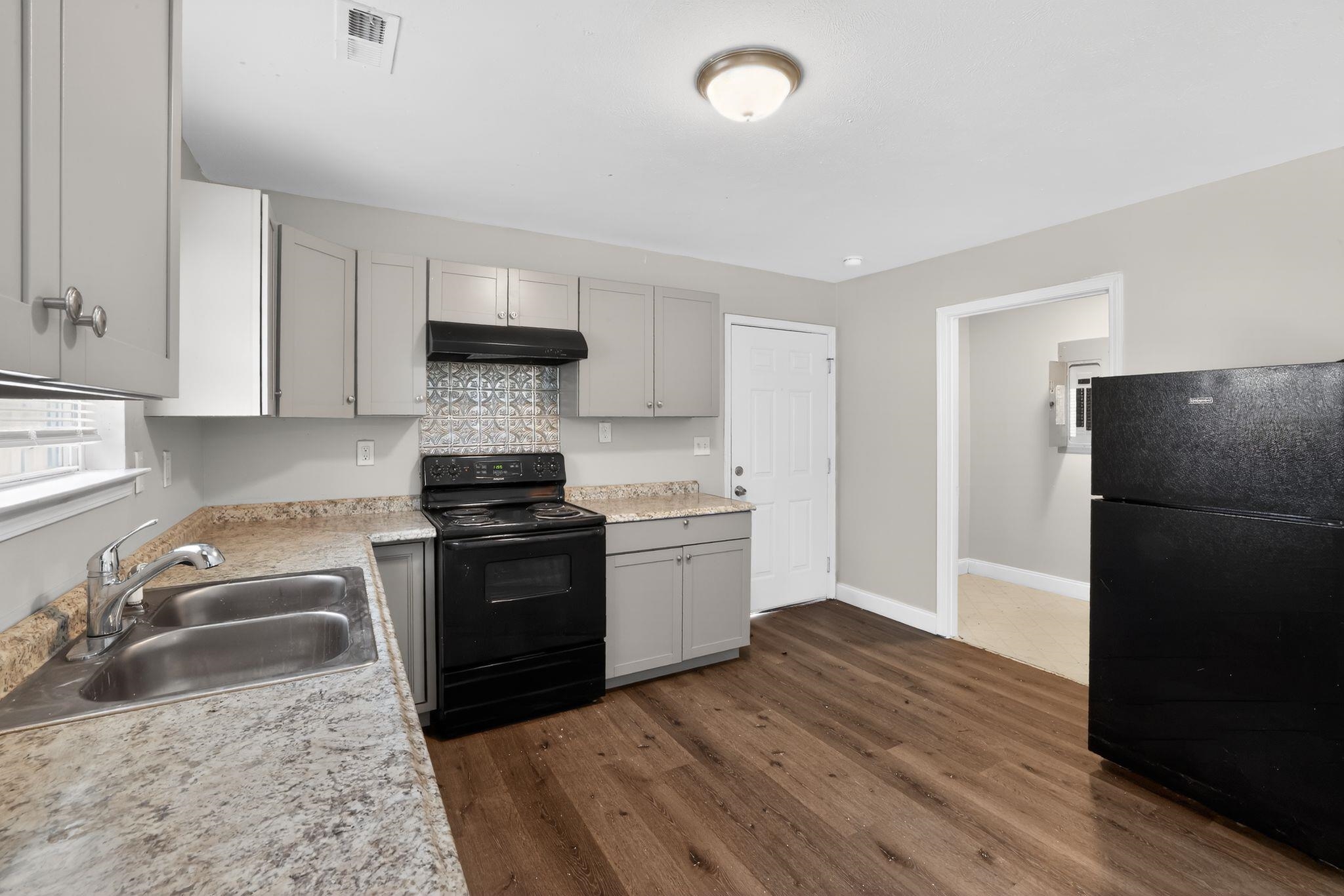 1828 Tamara Way Property Photo 23