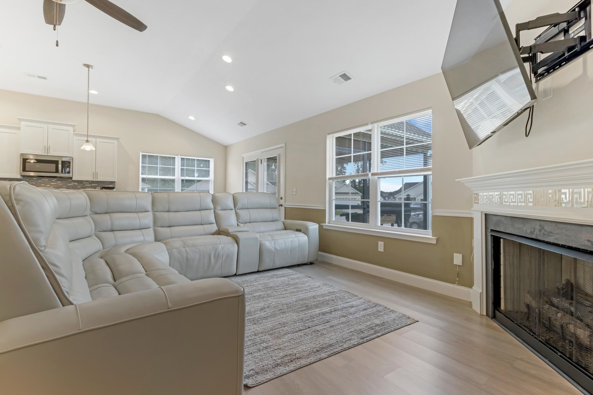 124 Lily Way Property Photo 6