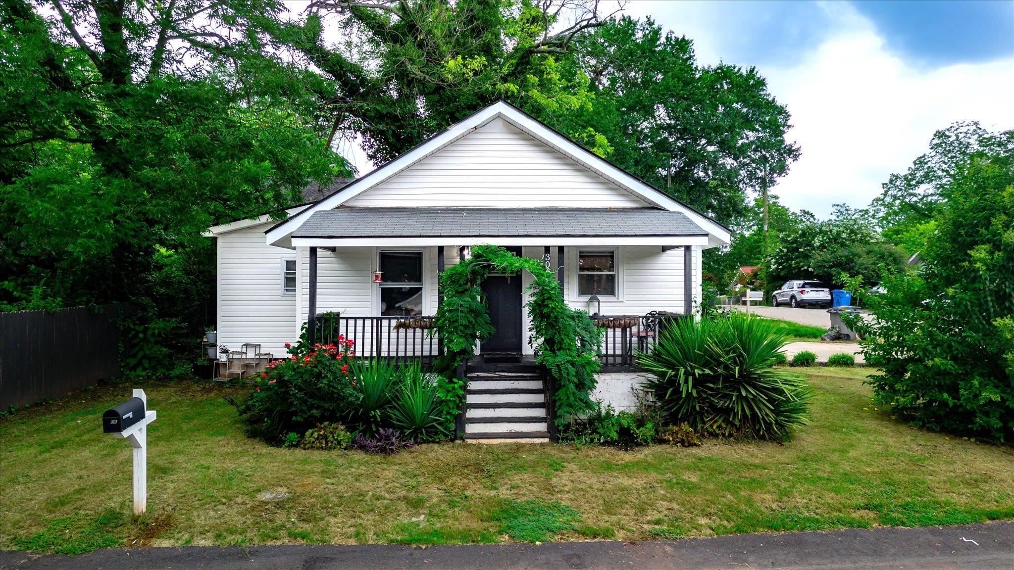 306 Lady Street Property Photo 3