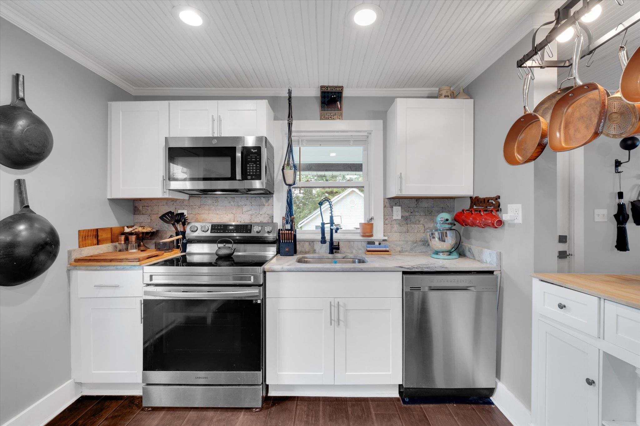 306 Lady Street Property Photo 12