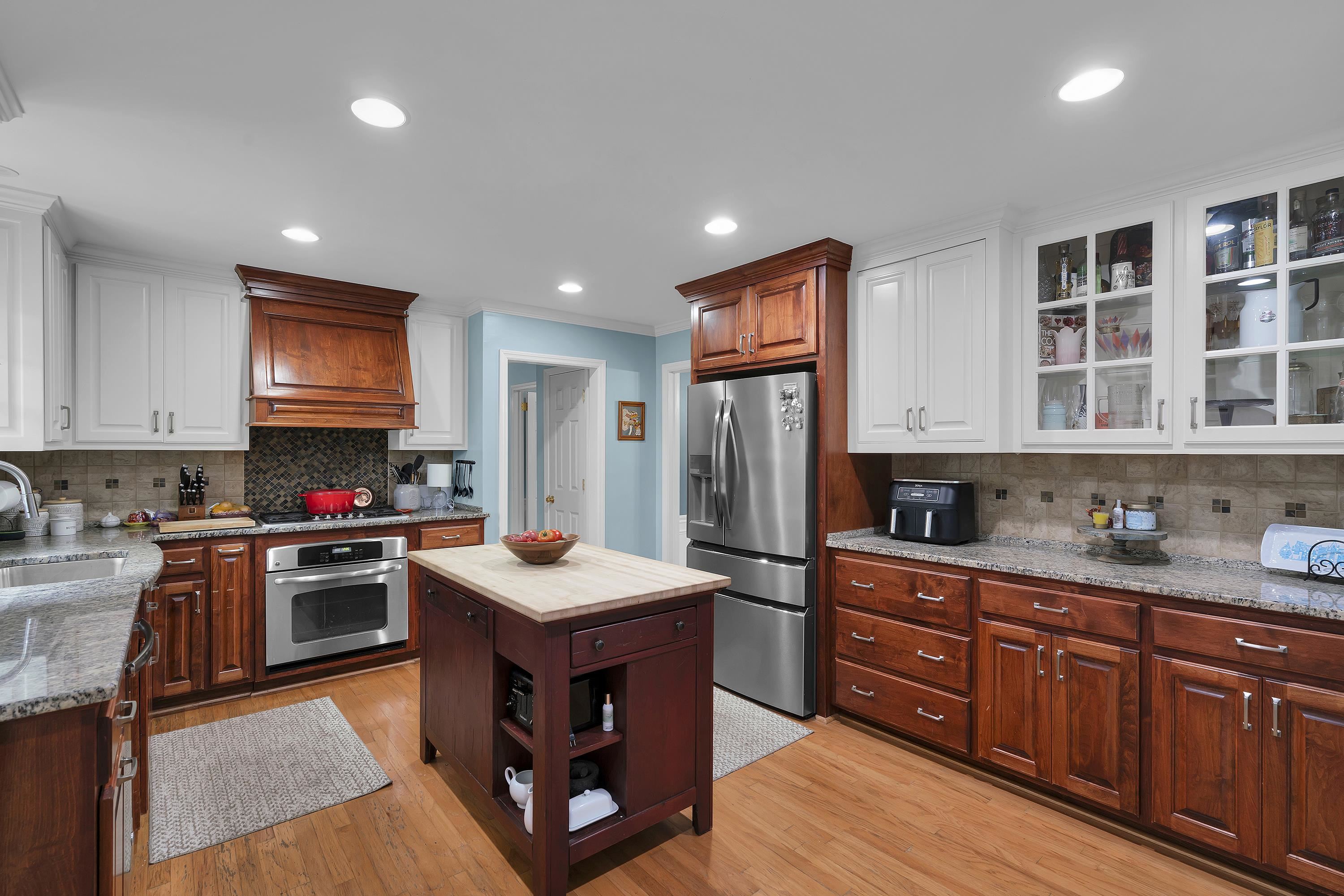 210 Heathwood Drive Property Photo 8