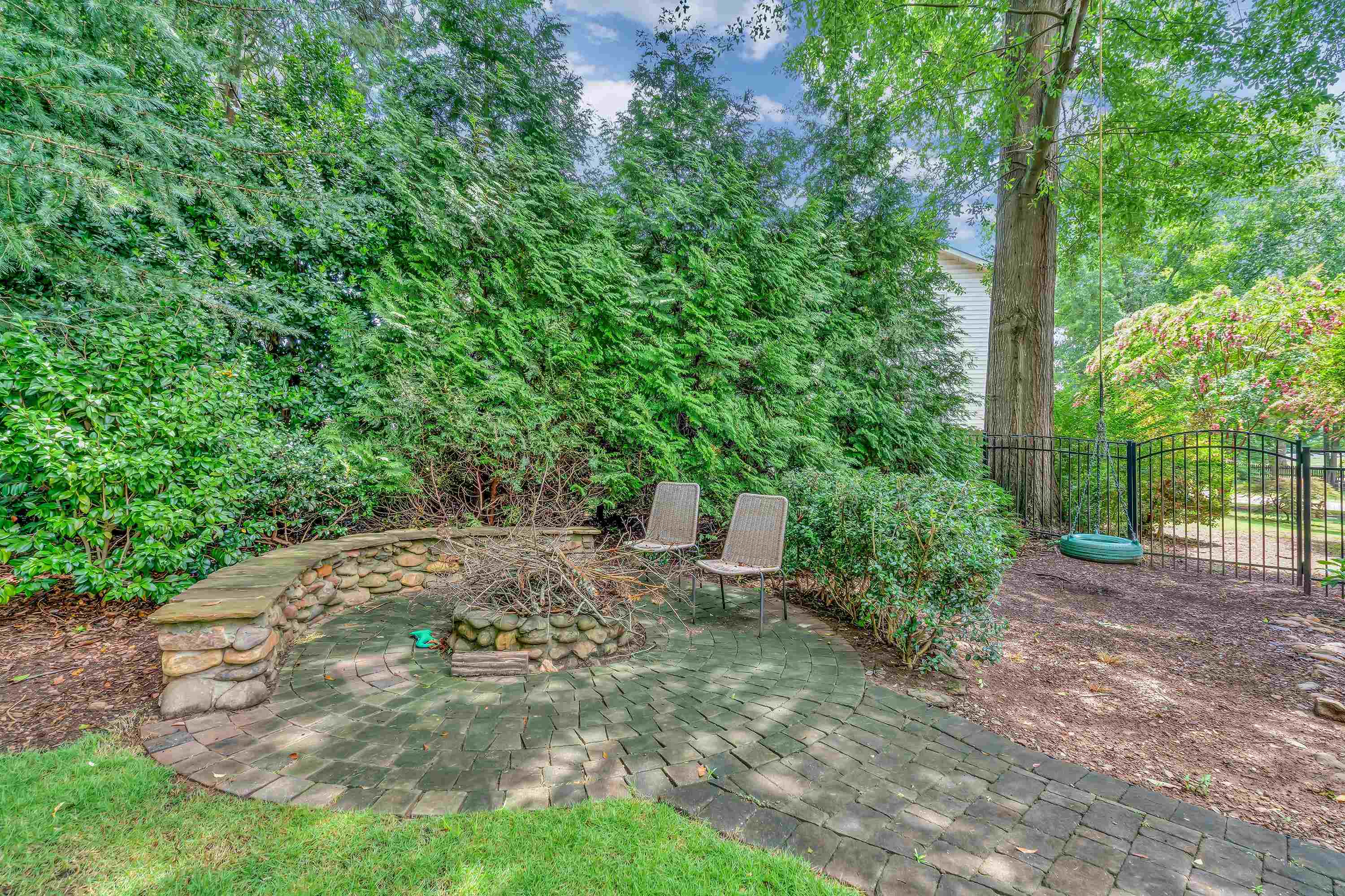 210 Heathwood Drive Property Photo 27