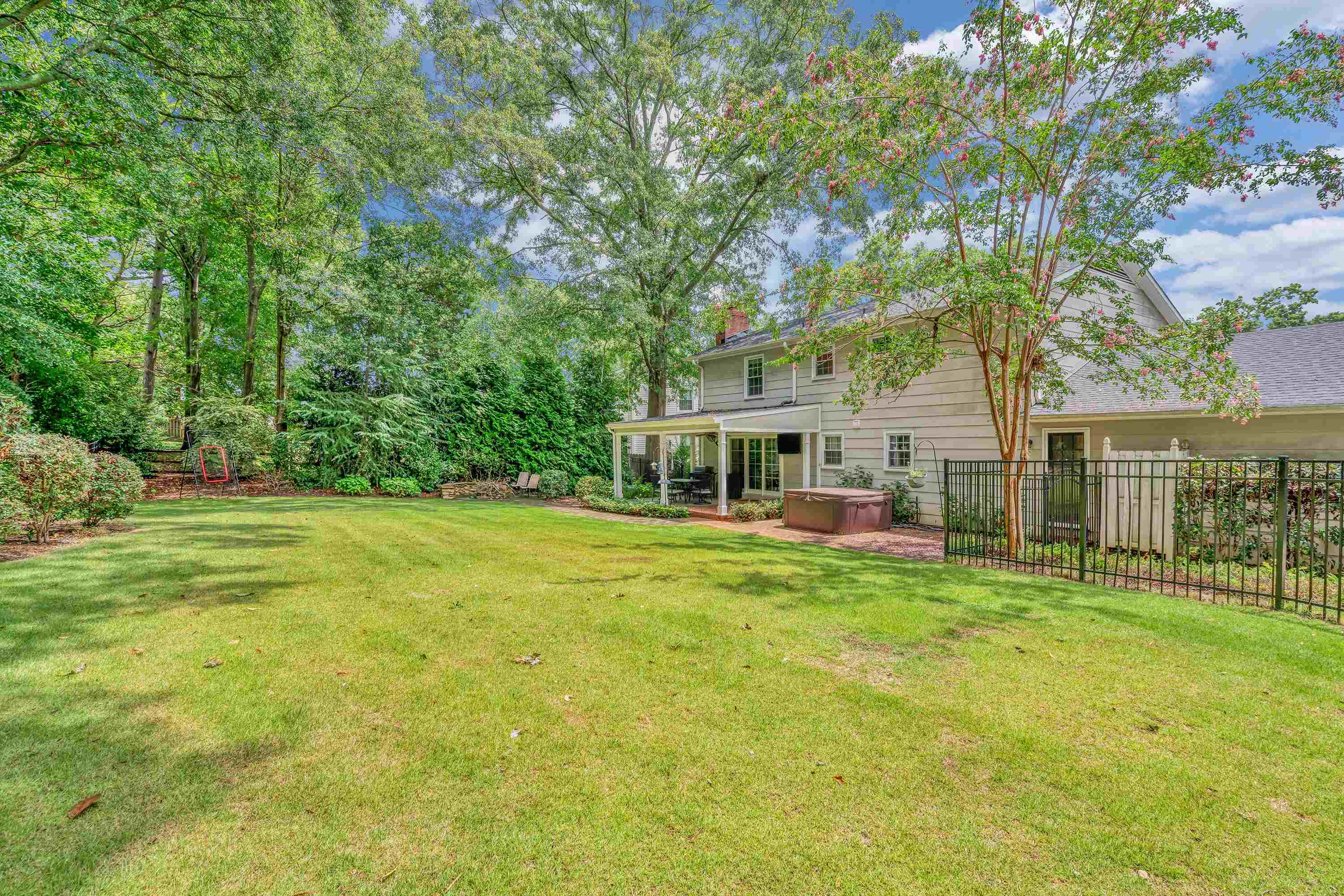 210 Heathwood Drive Property Photo 29