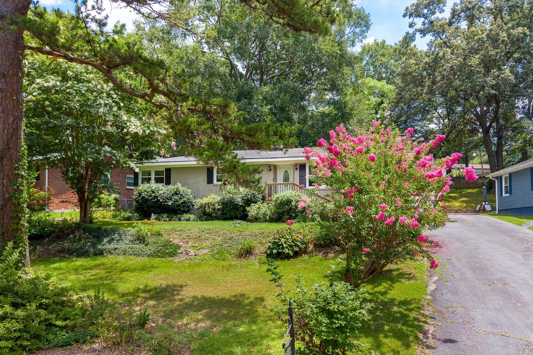 768 Kenmore Dr Property Photo 2