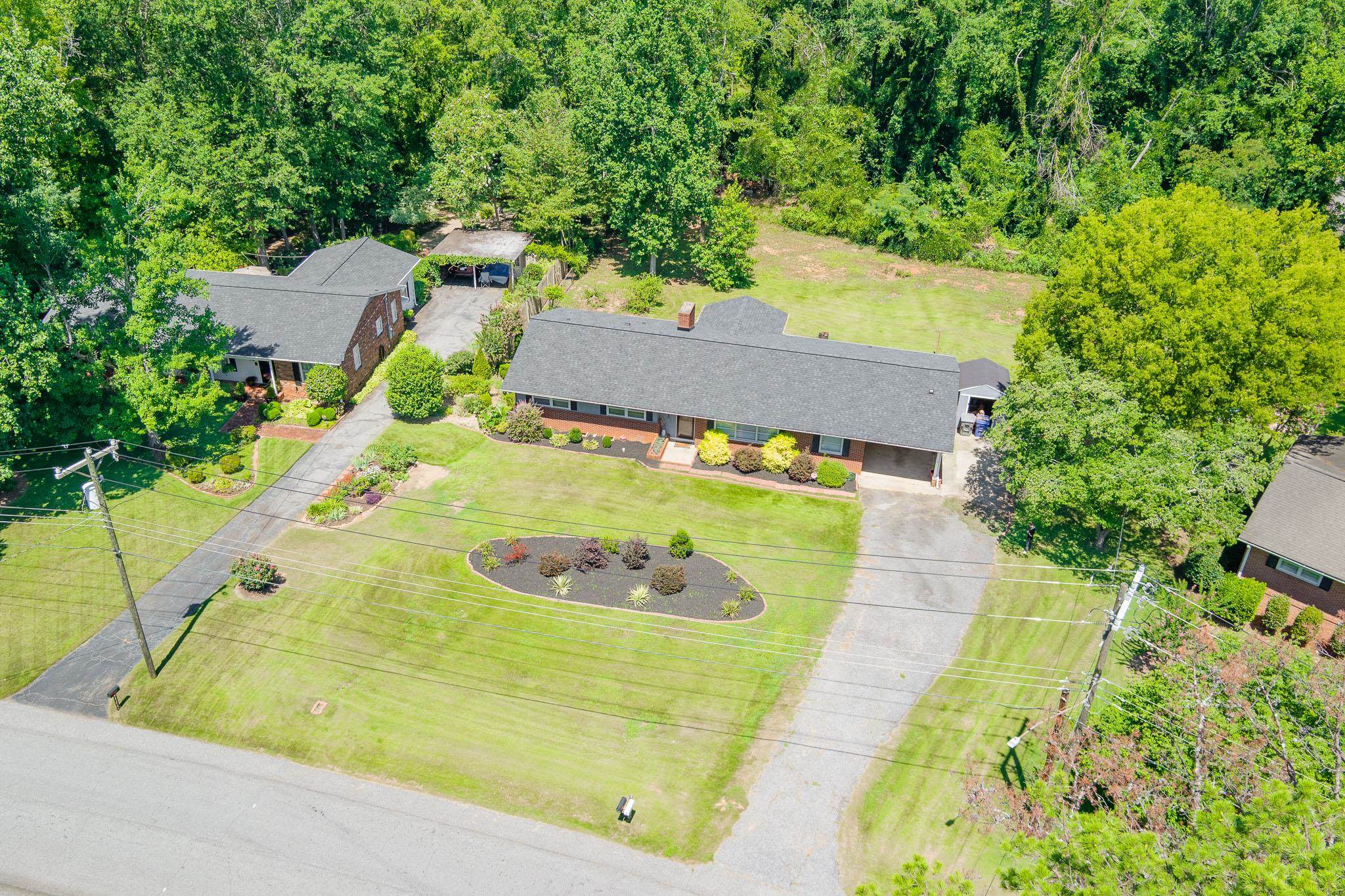 220 Holly Drive Property Photo 3