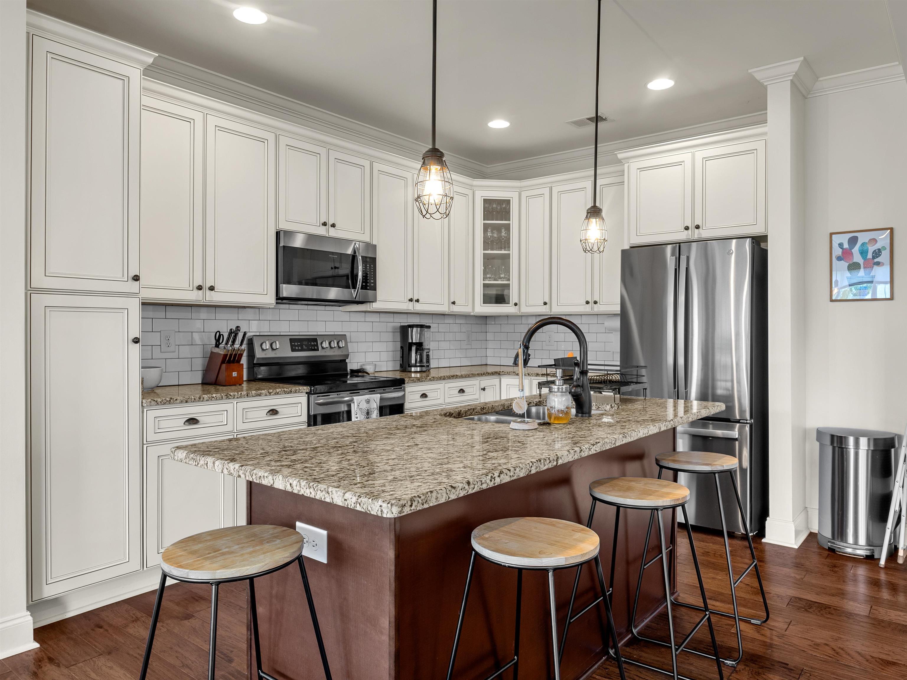 606 Downing Way Property Photo 13