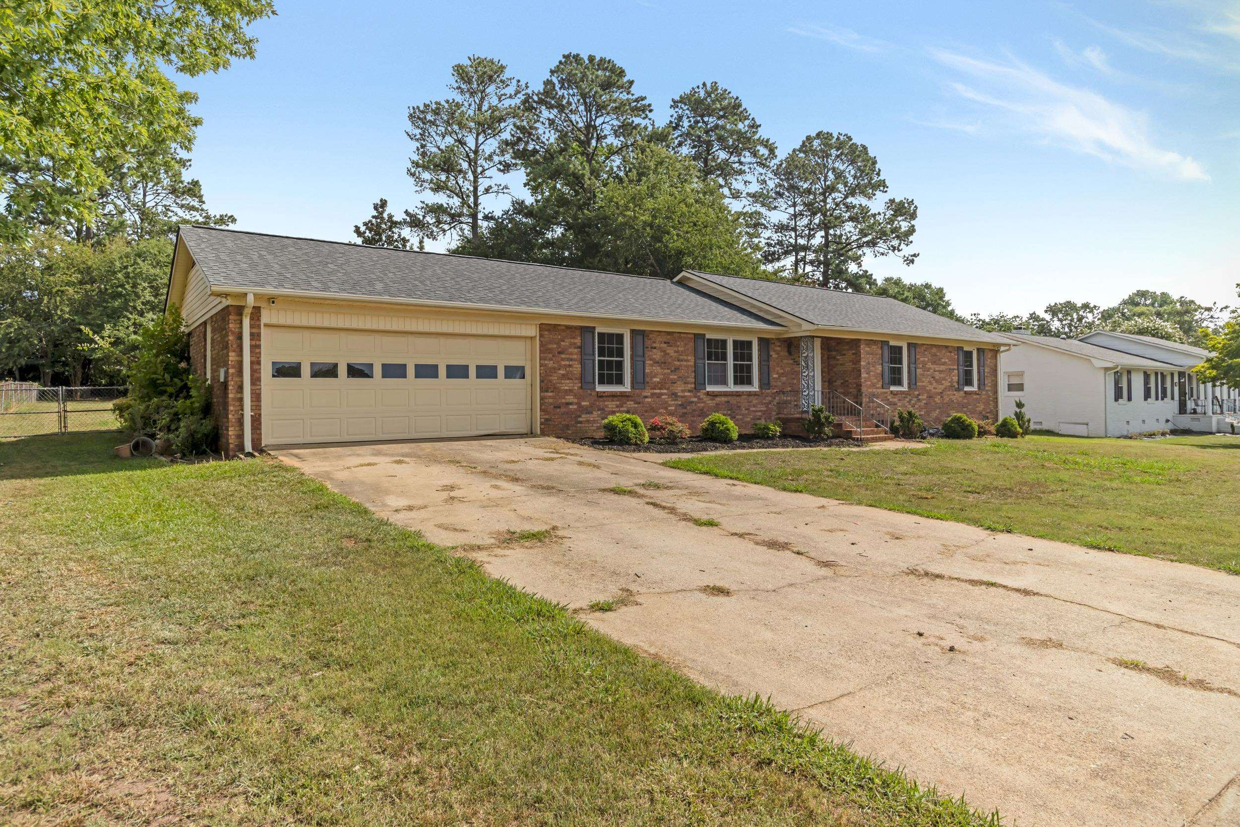 112 Shoally Park Drive Property Photo 3