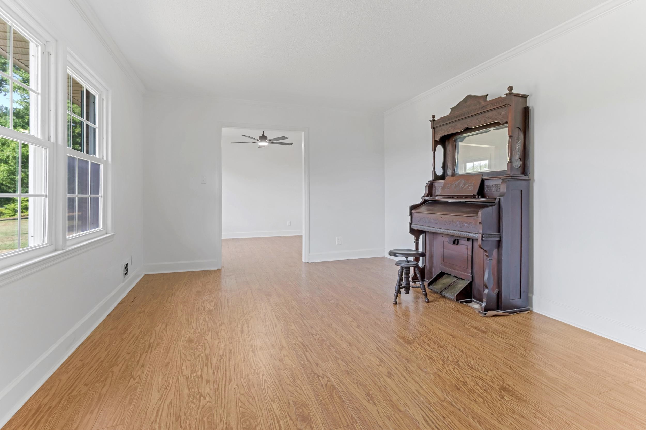 112 Shoally Park Drive Property Photo 6