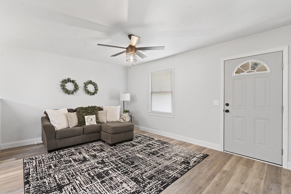 709 Quarry Street Property Photo 4