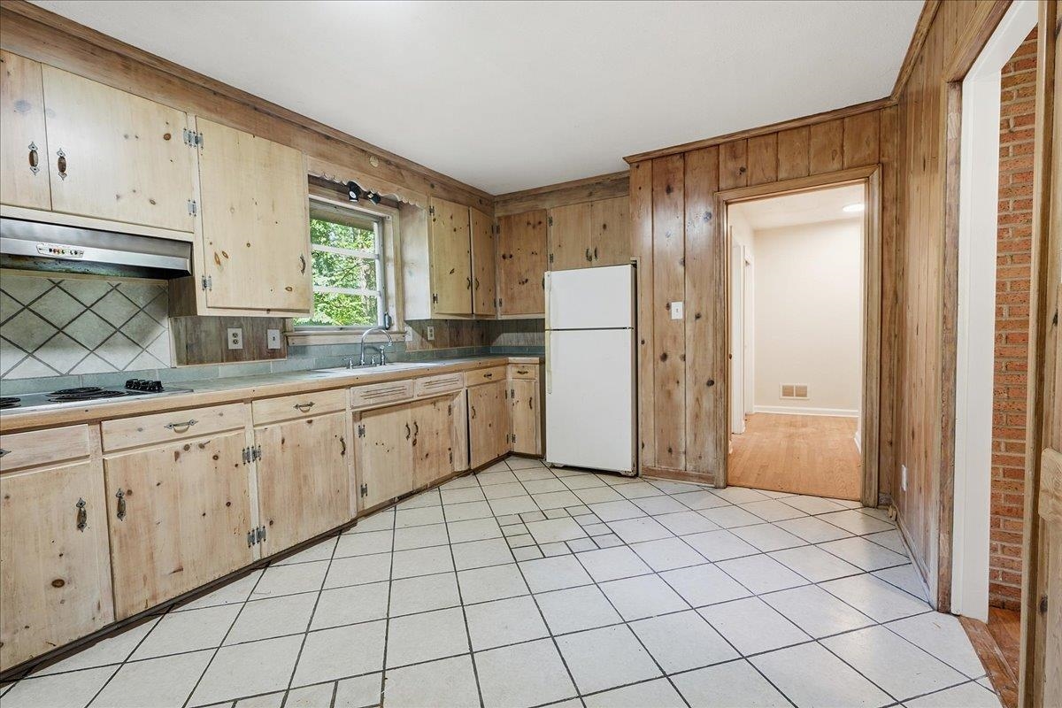 650 Springhill Avenue Property Photo 14