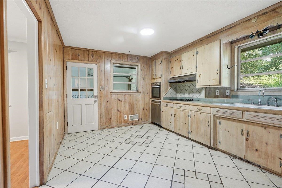 650 Springhill Avenue Property Photo 15