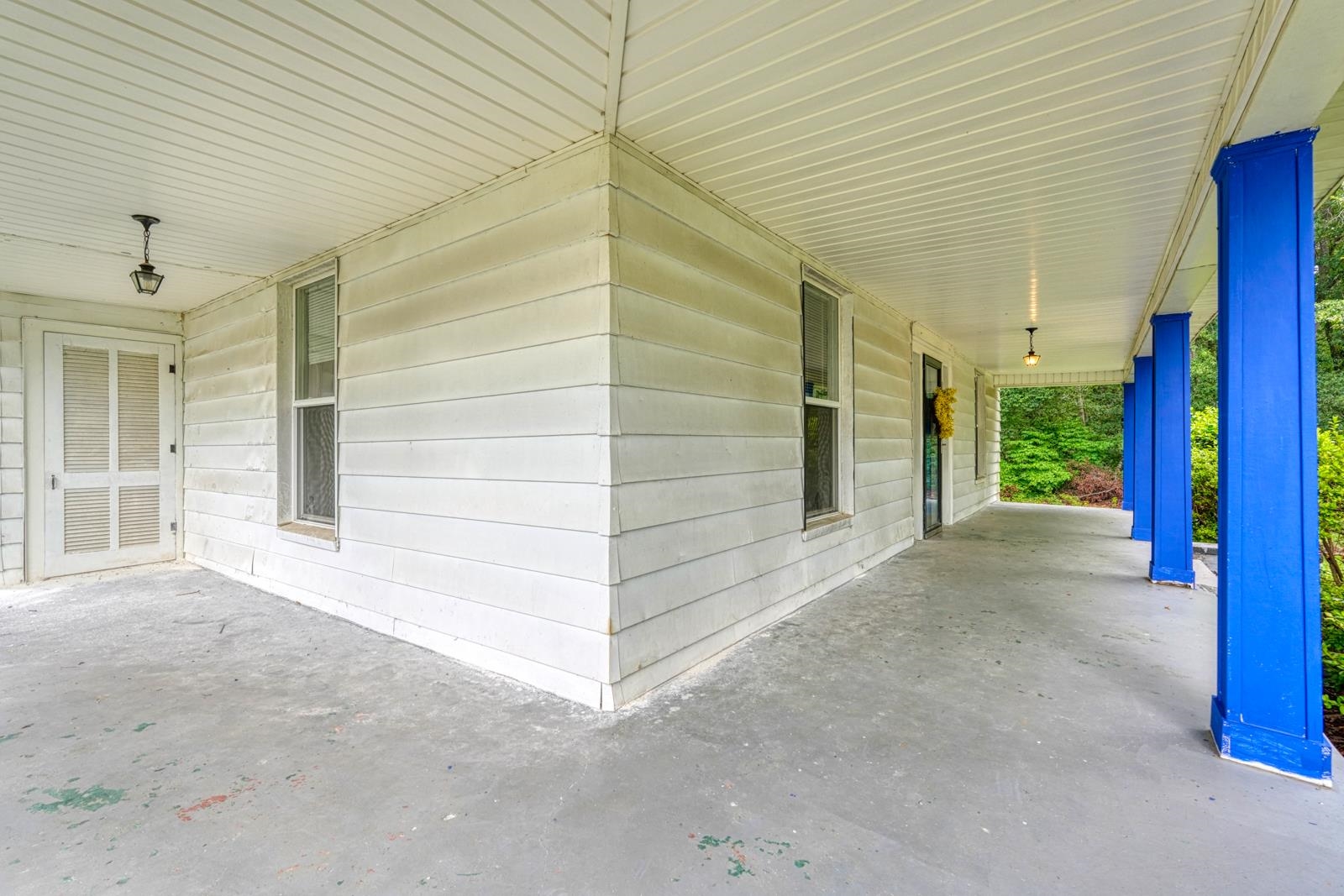 803 Saxon Avenue Property Photo 2