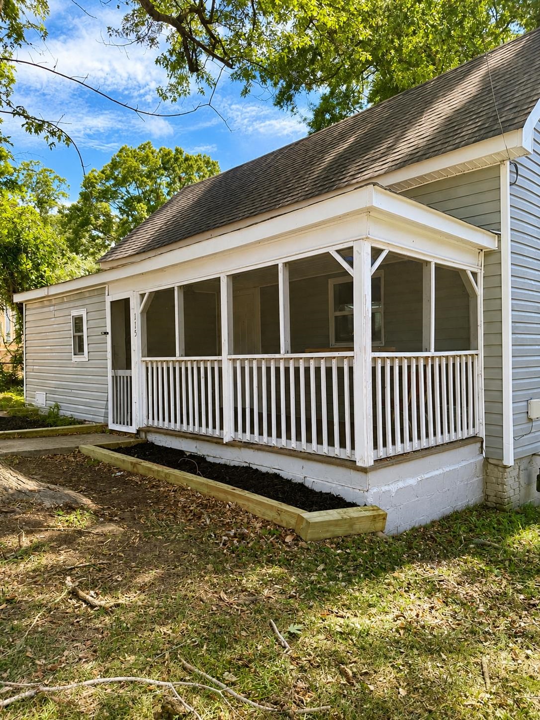 115 1st Street Property Photo 1