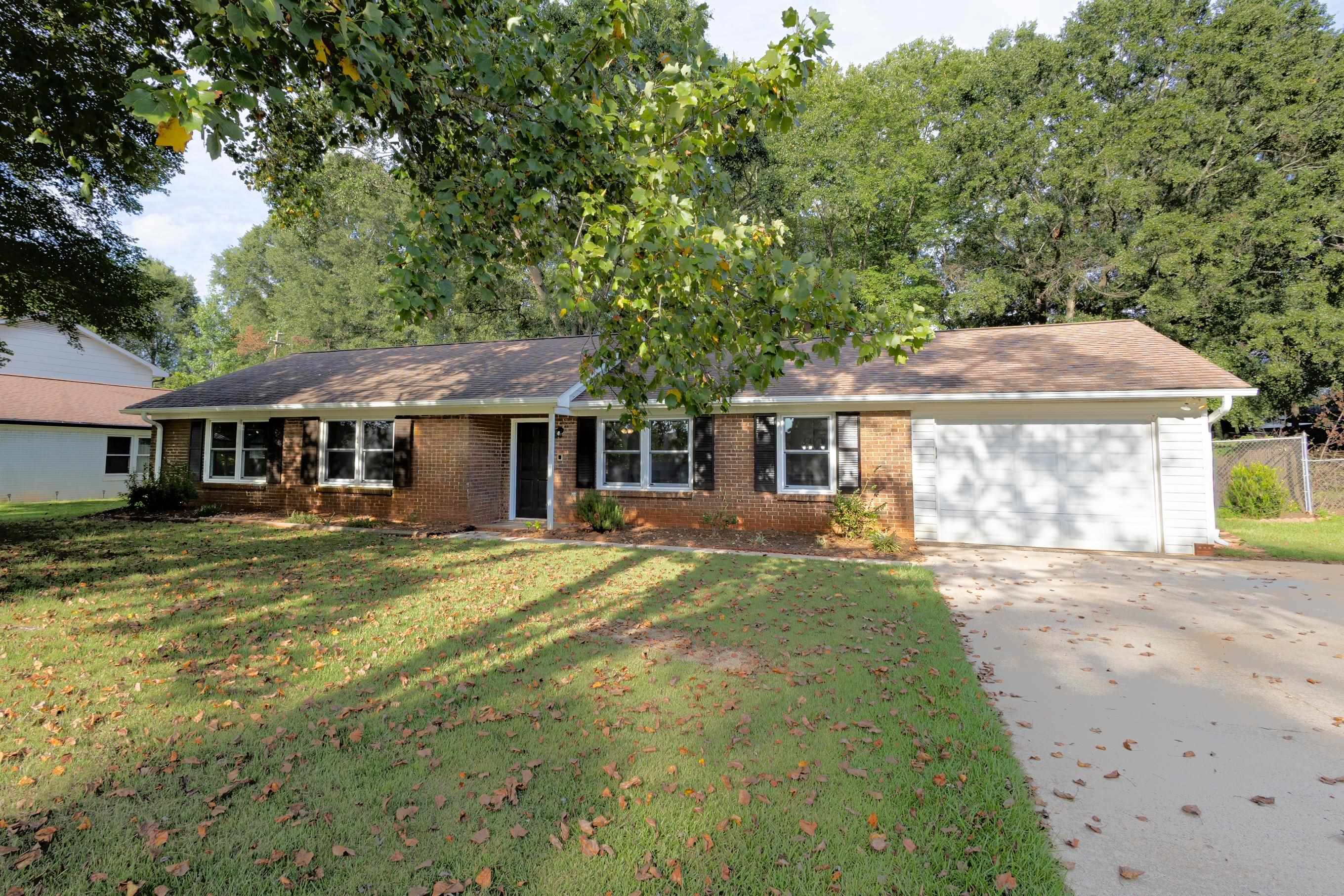 220 River Forest Drive Property Photo 1