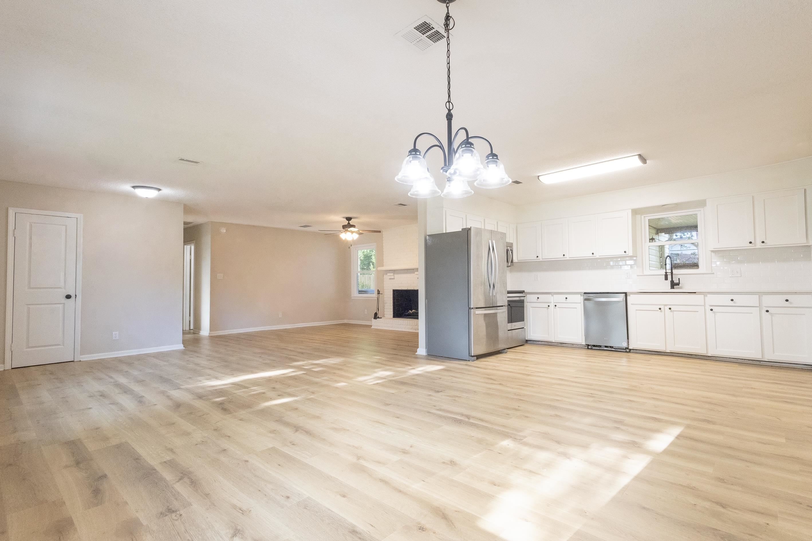 220 River Forest Drive Property Photo 4