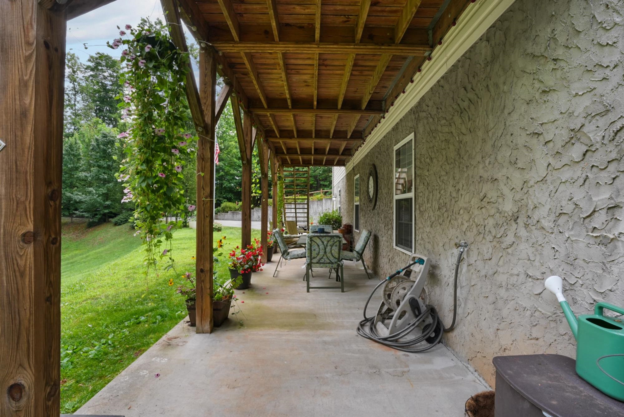 90 King Road Property Photo 27