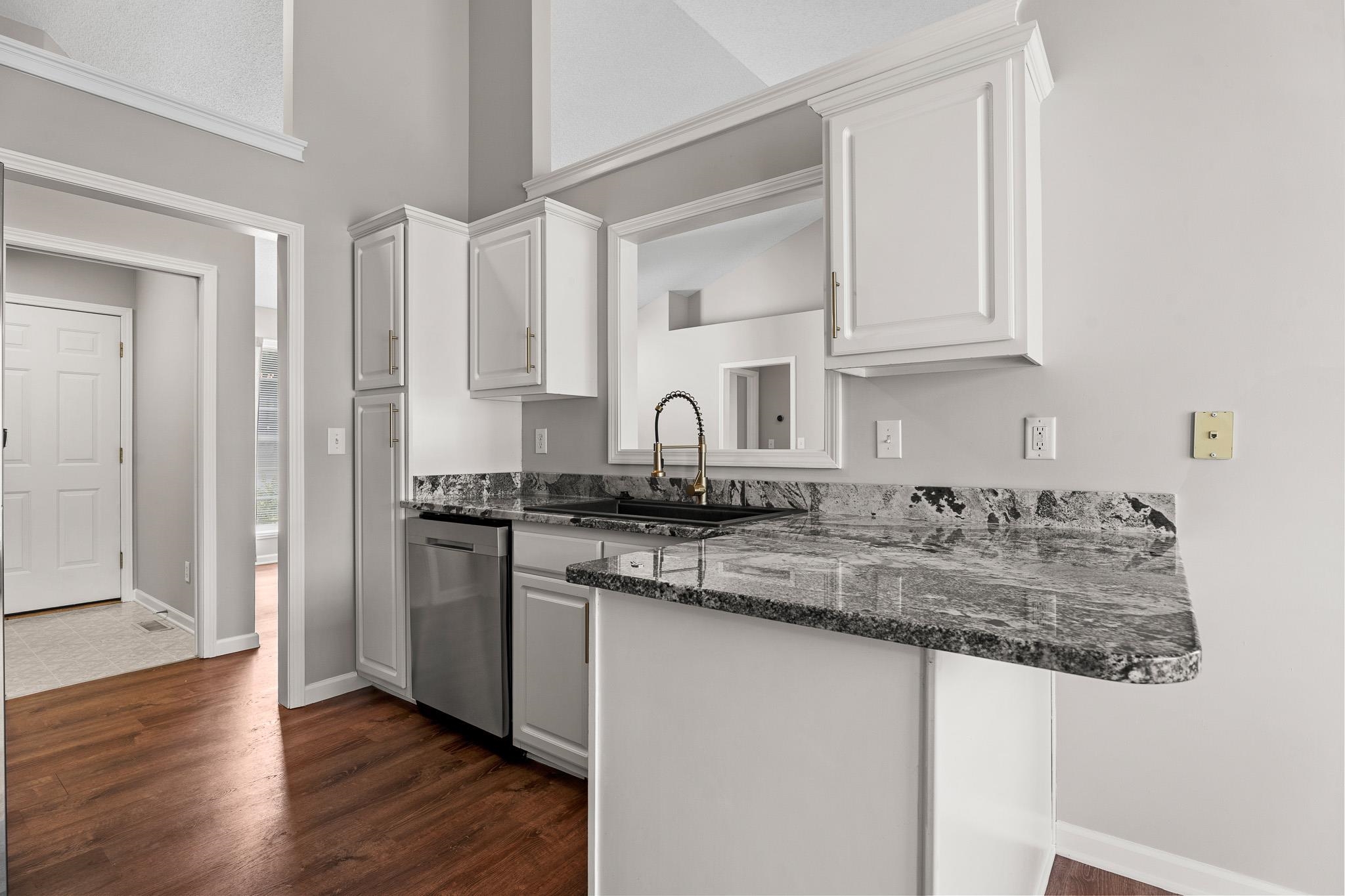500 Lake Lennox Drive Property Photo 9
