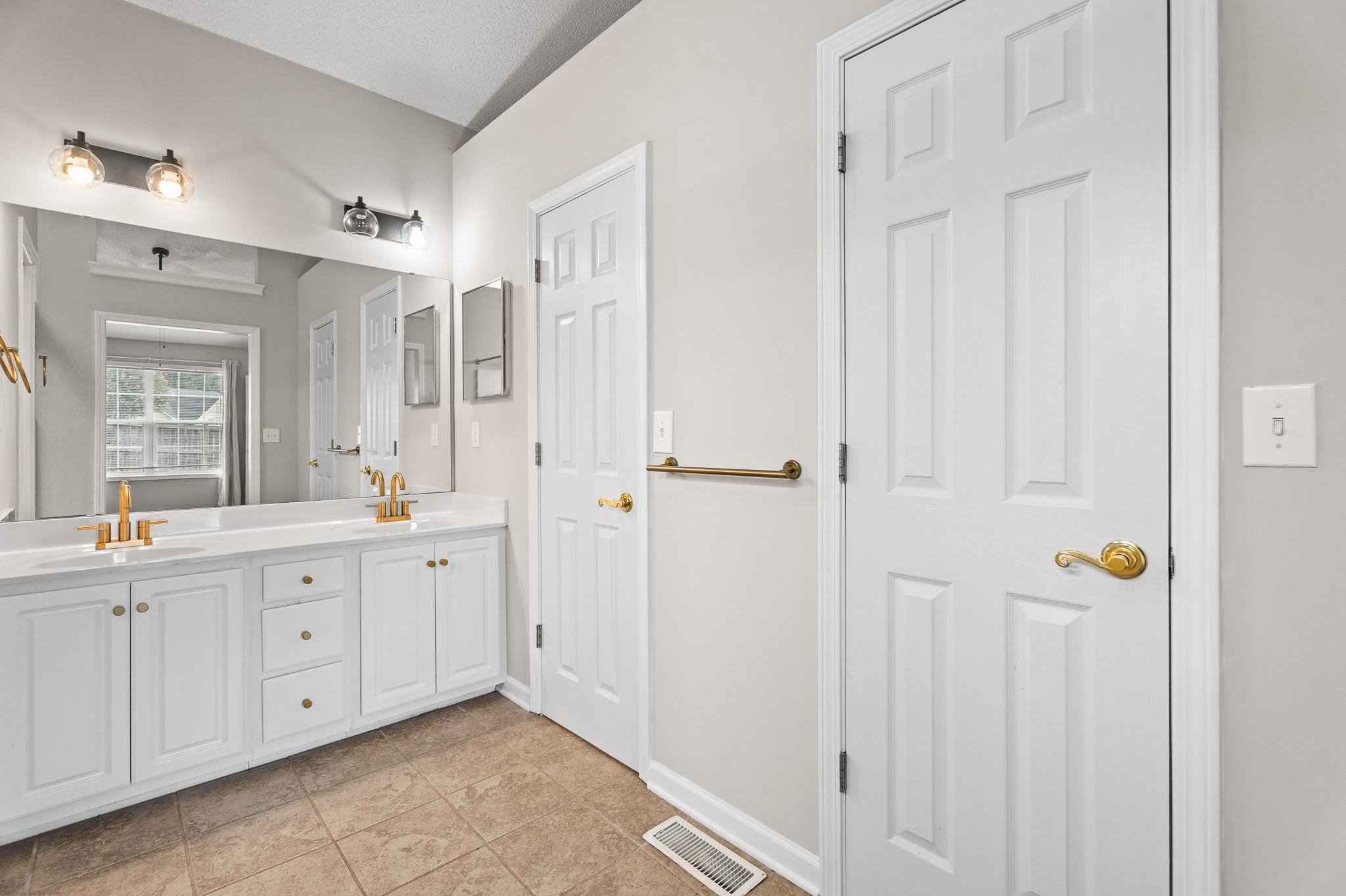 500 Lake Lennox Drive Property Photo 18