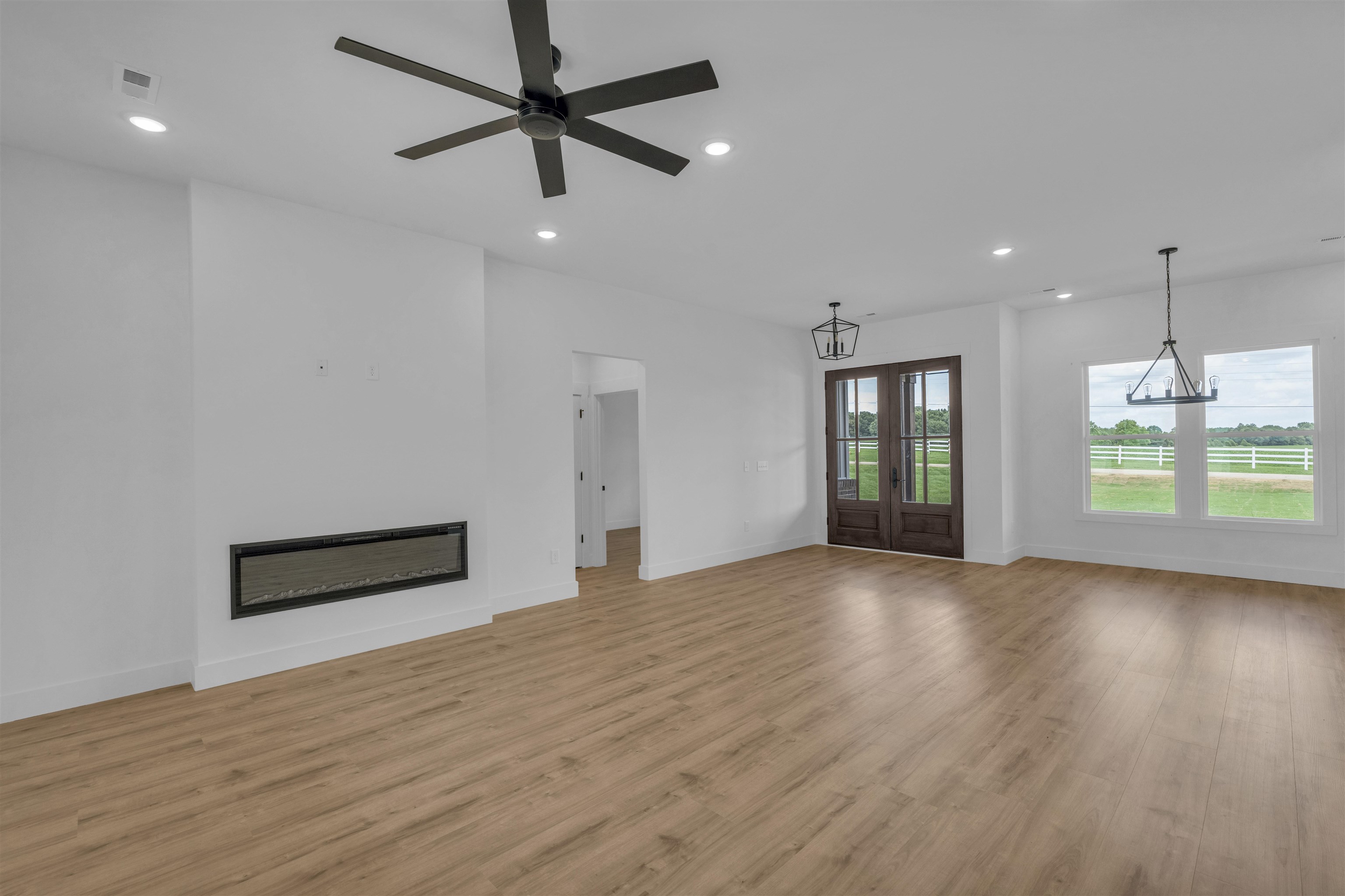 1111 N Green River Road Property Photo 6