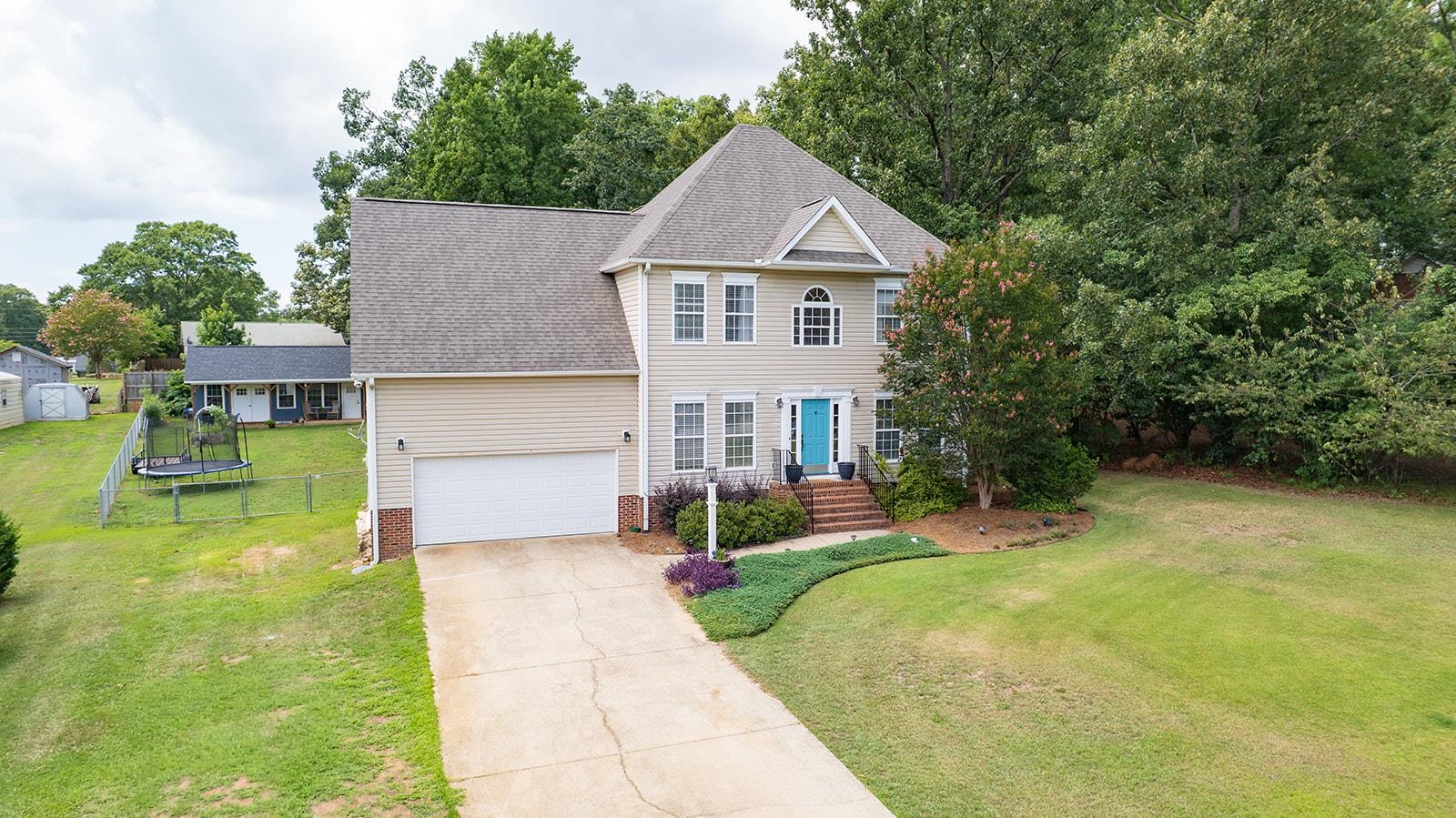 211 Sunrise Drive Property Photo 6