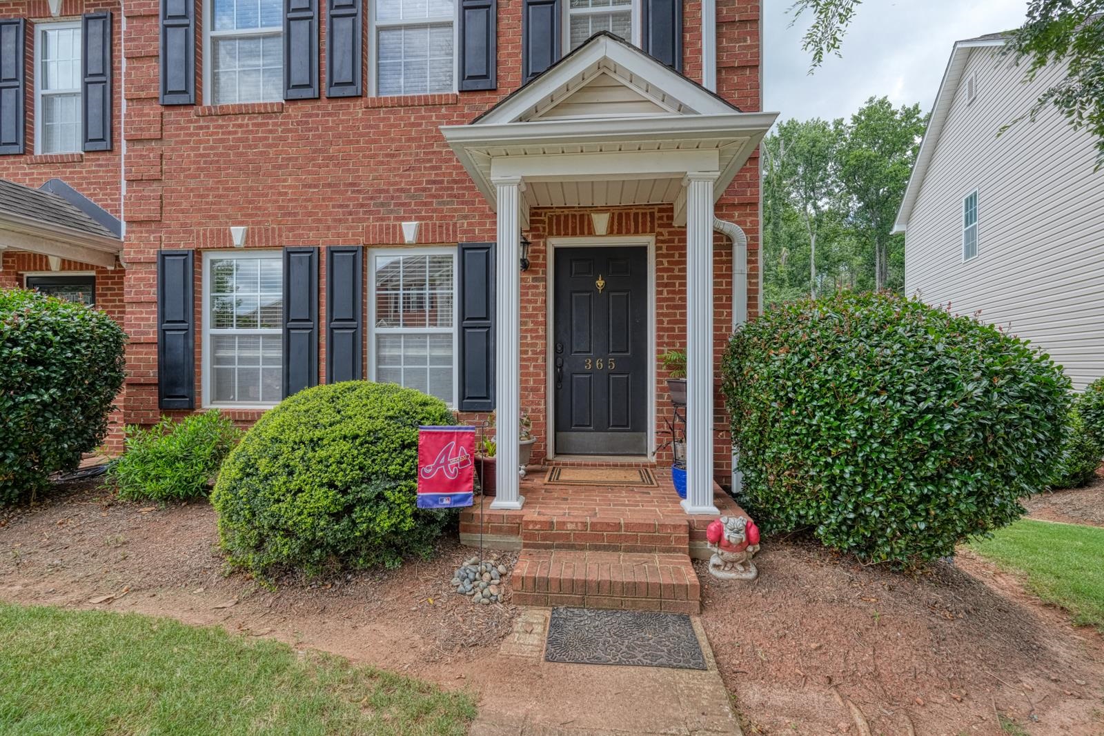 365 Rexford Drive Property Photo 2
