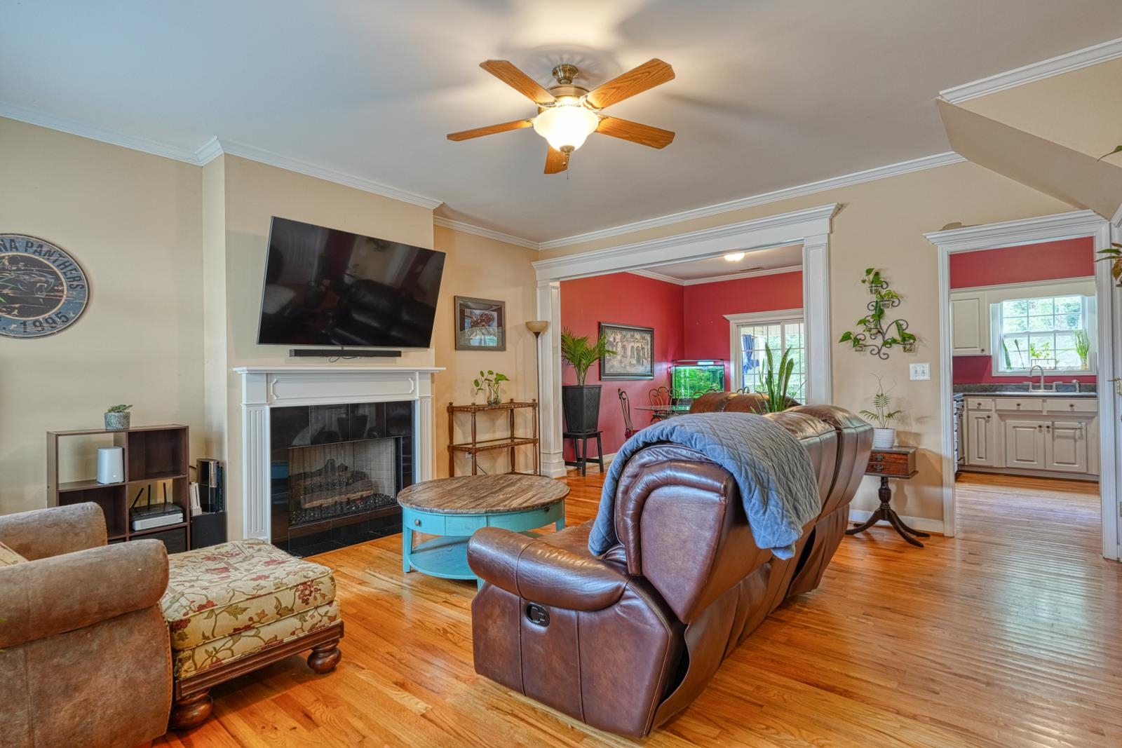 365 Rexford Drive Property Photo 3