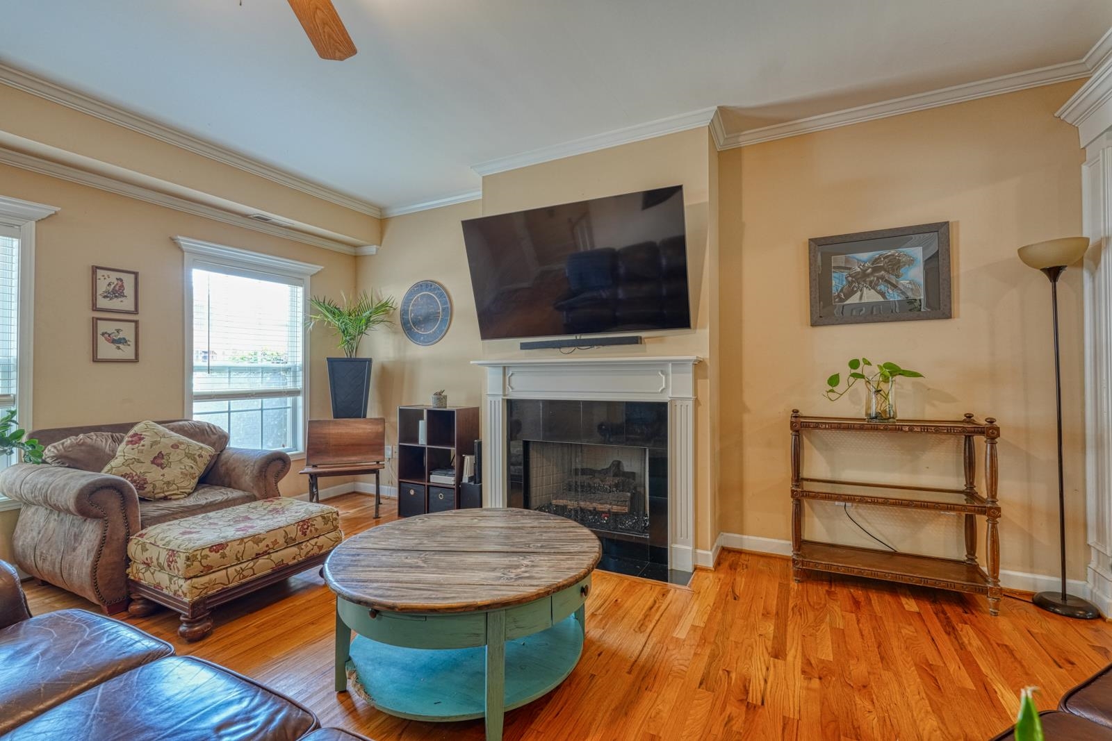 365 Rexford Drive Property Photo 4