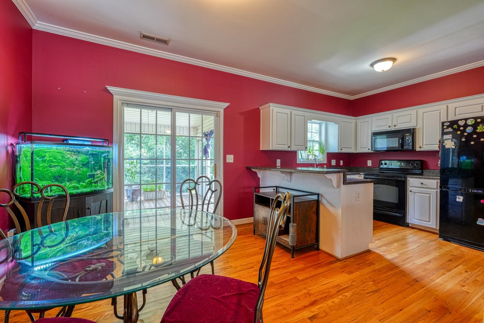 365 Rexford Drive Property Photo 6