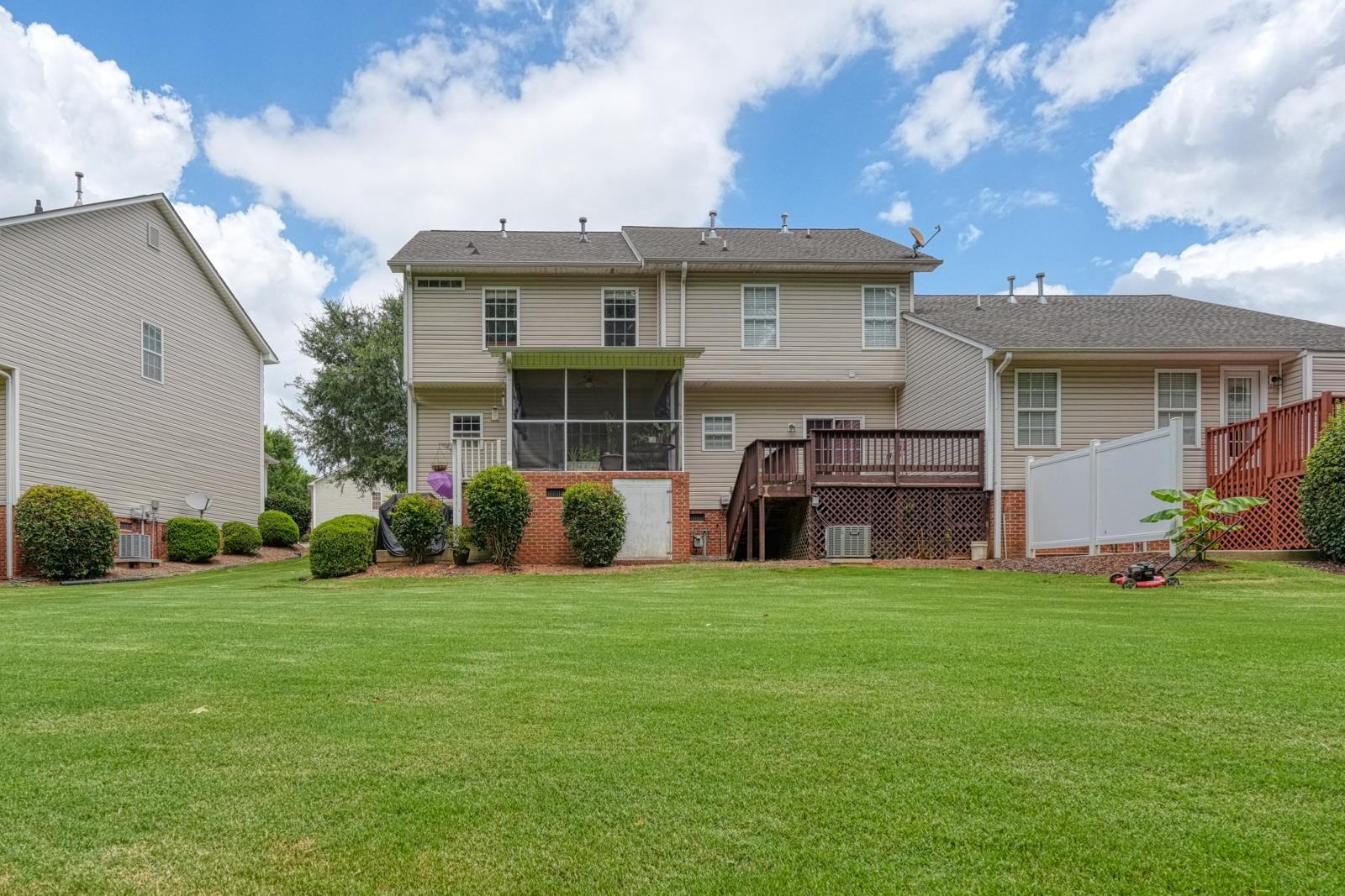 365 Rexford Drive Property Photo 21