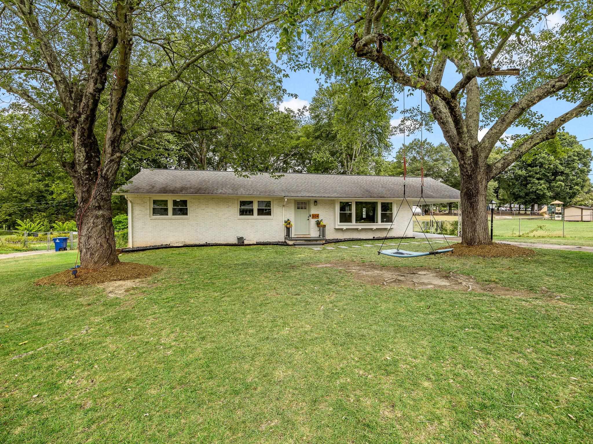 304 Earl Drive Property Photo 2