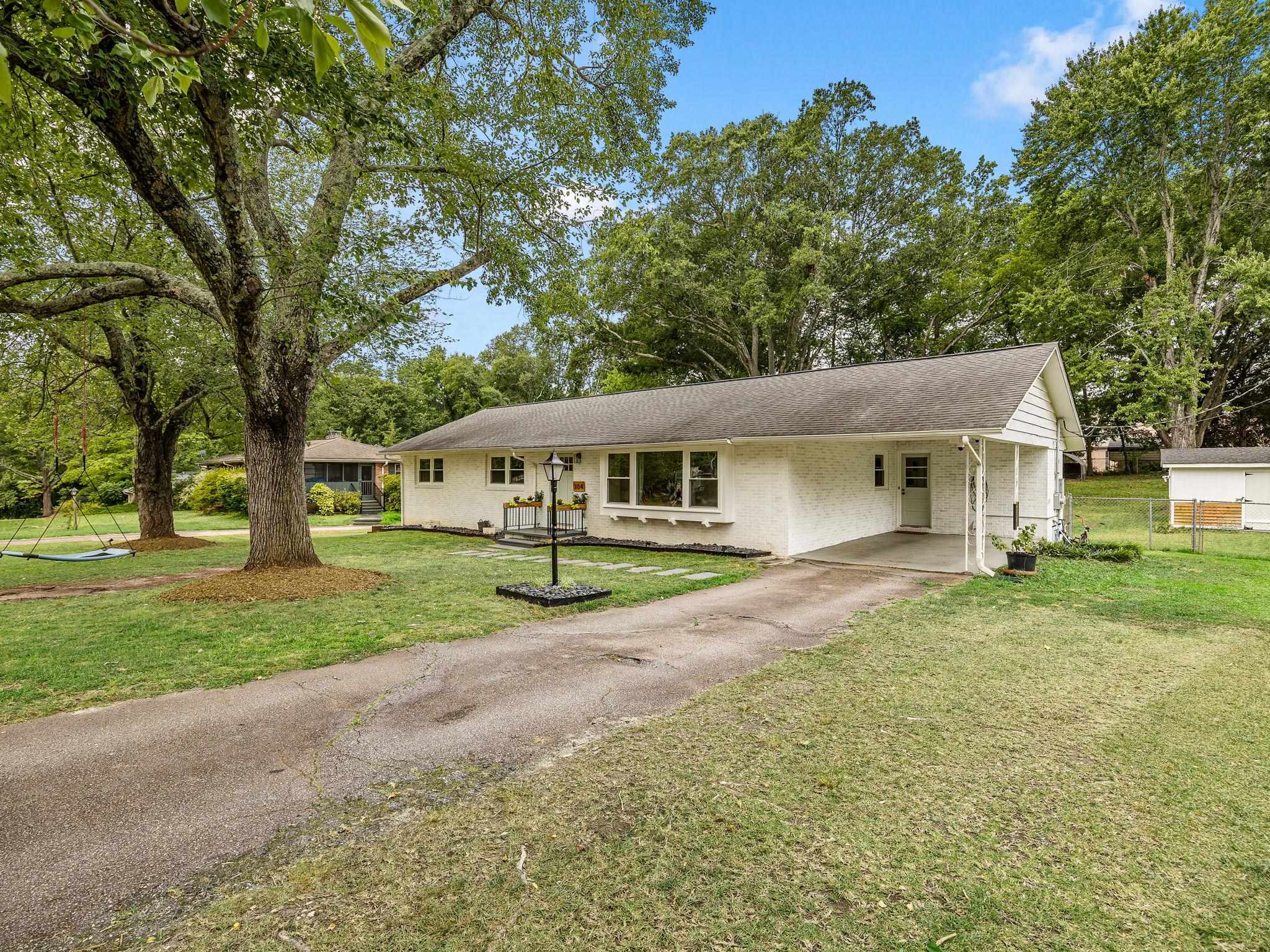 304 Earl Drive Property Photo 3