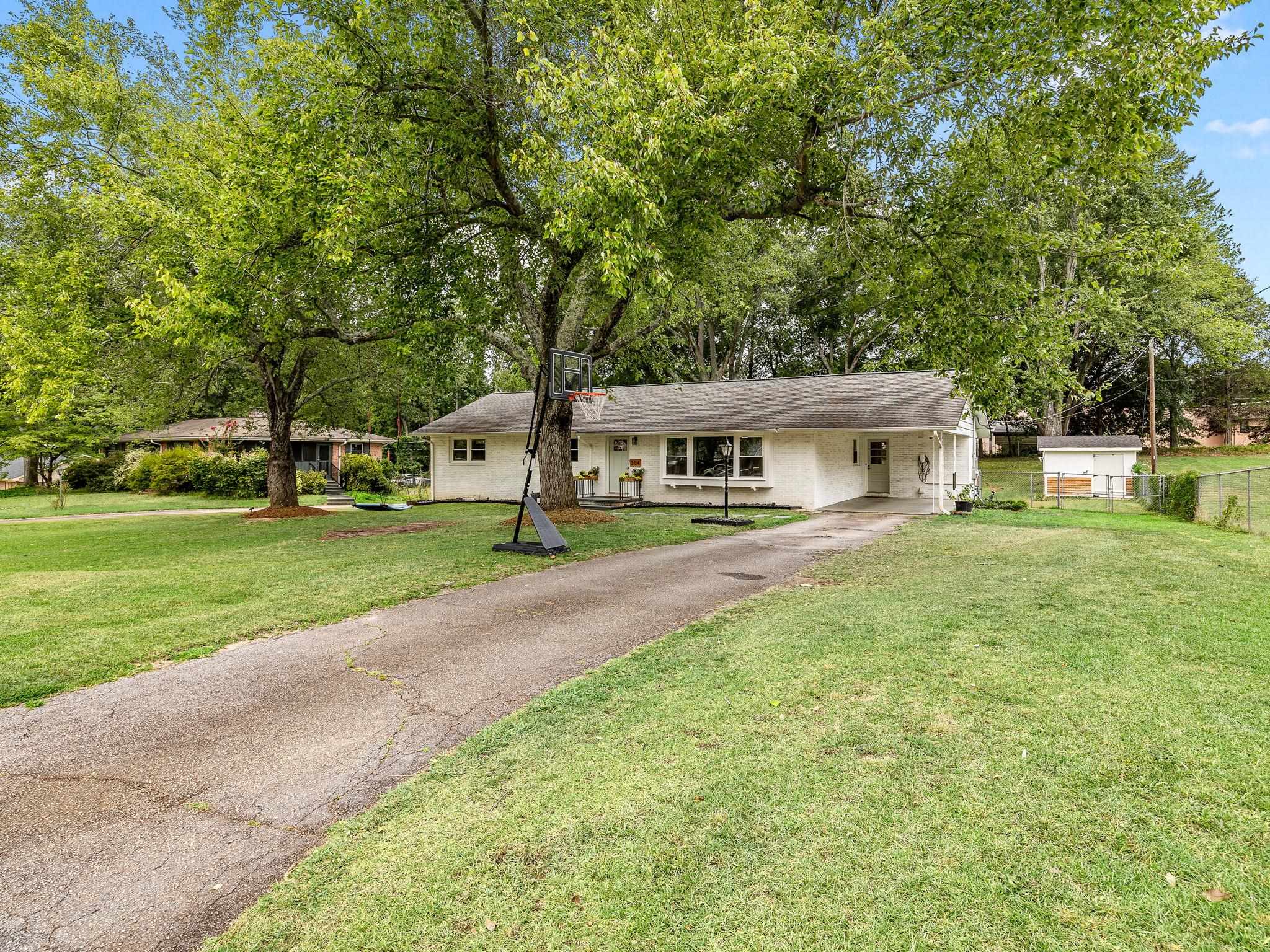 304 Earl Drive Property Photo 4