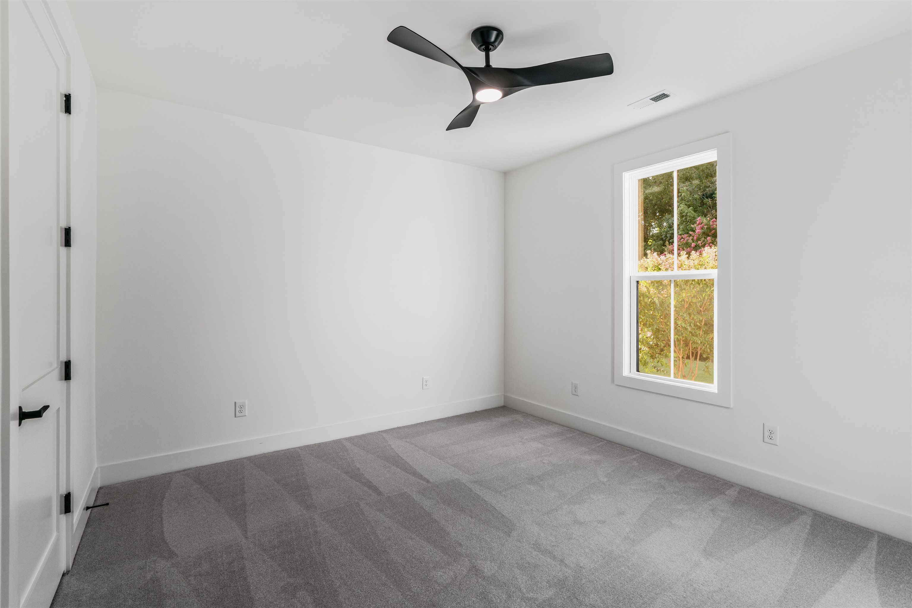 107 Andrea Pointe Property Photo 27