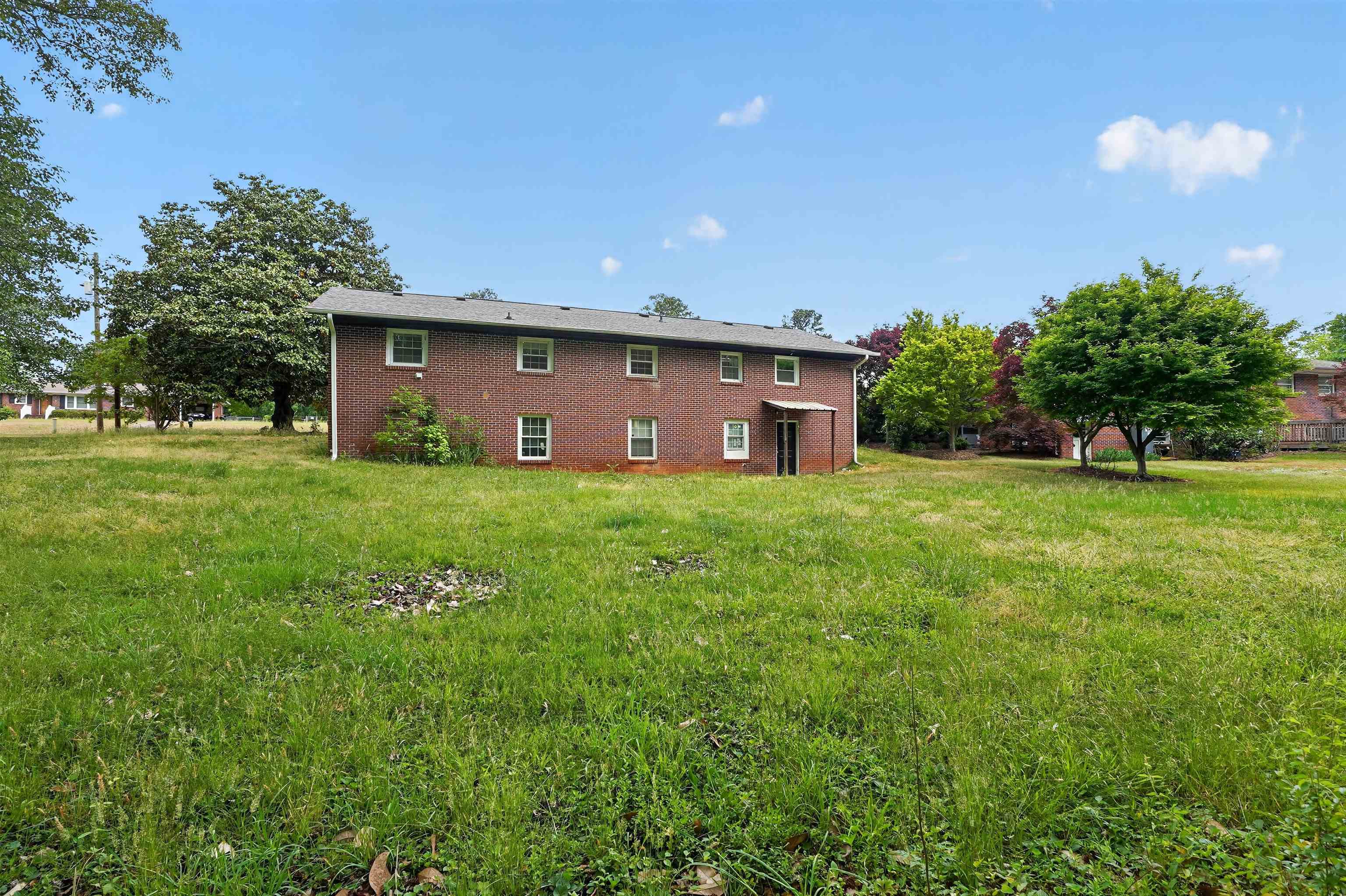 1008 Fairfield Dr Property Photo 7