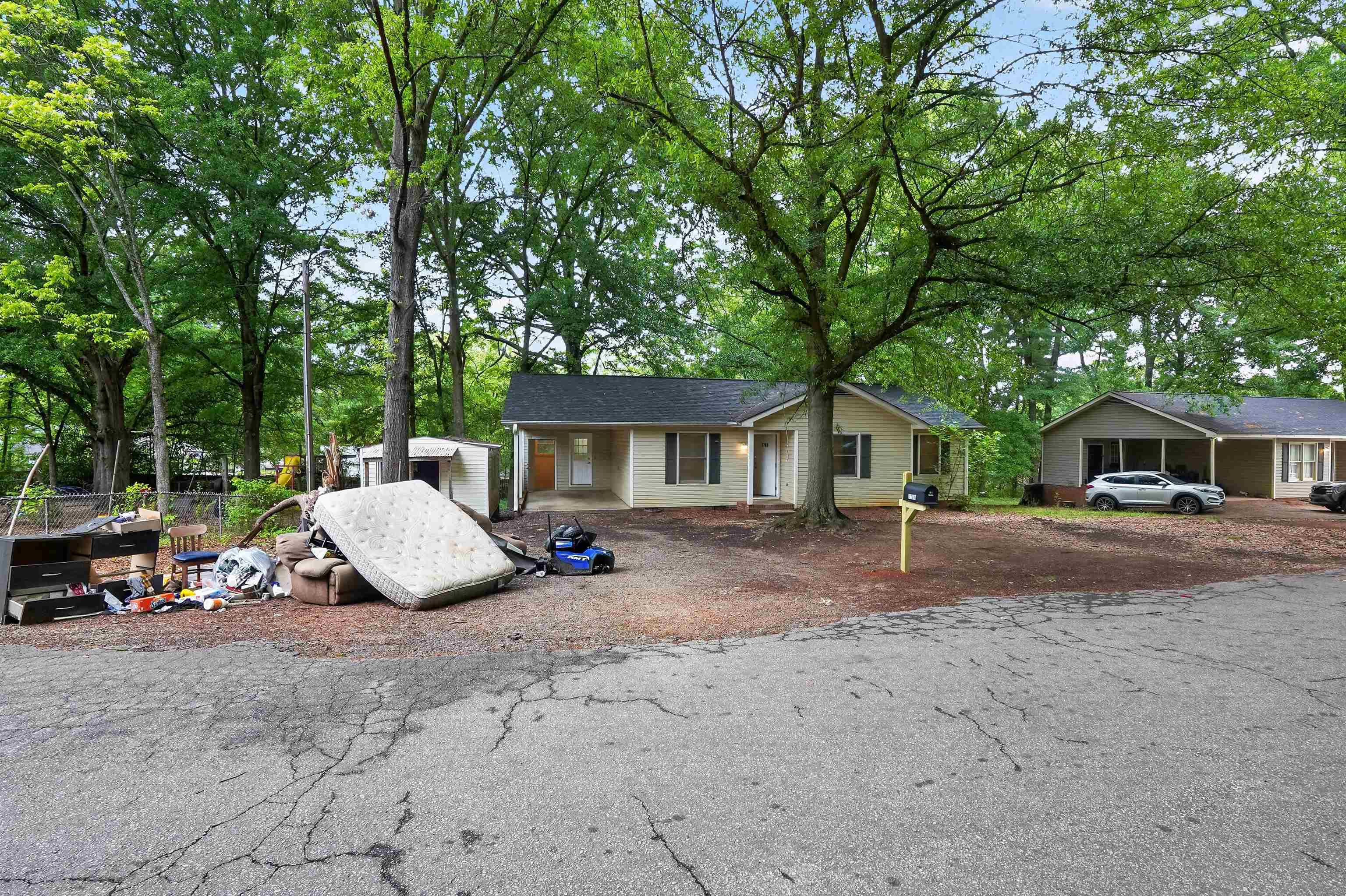 1701 Lyndon Ave Property Photo 2