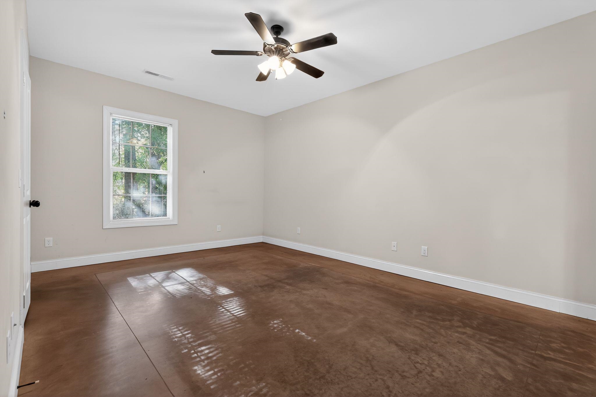112 Dundee Court Property Photo 15