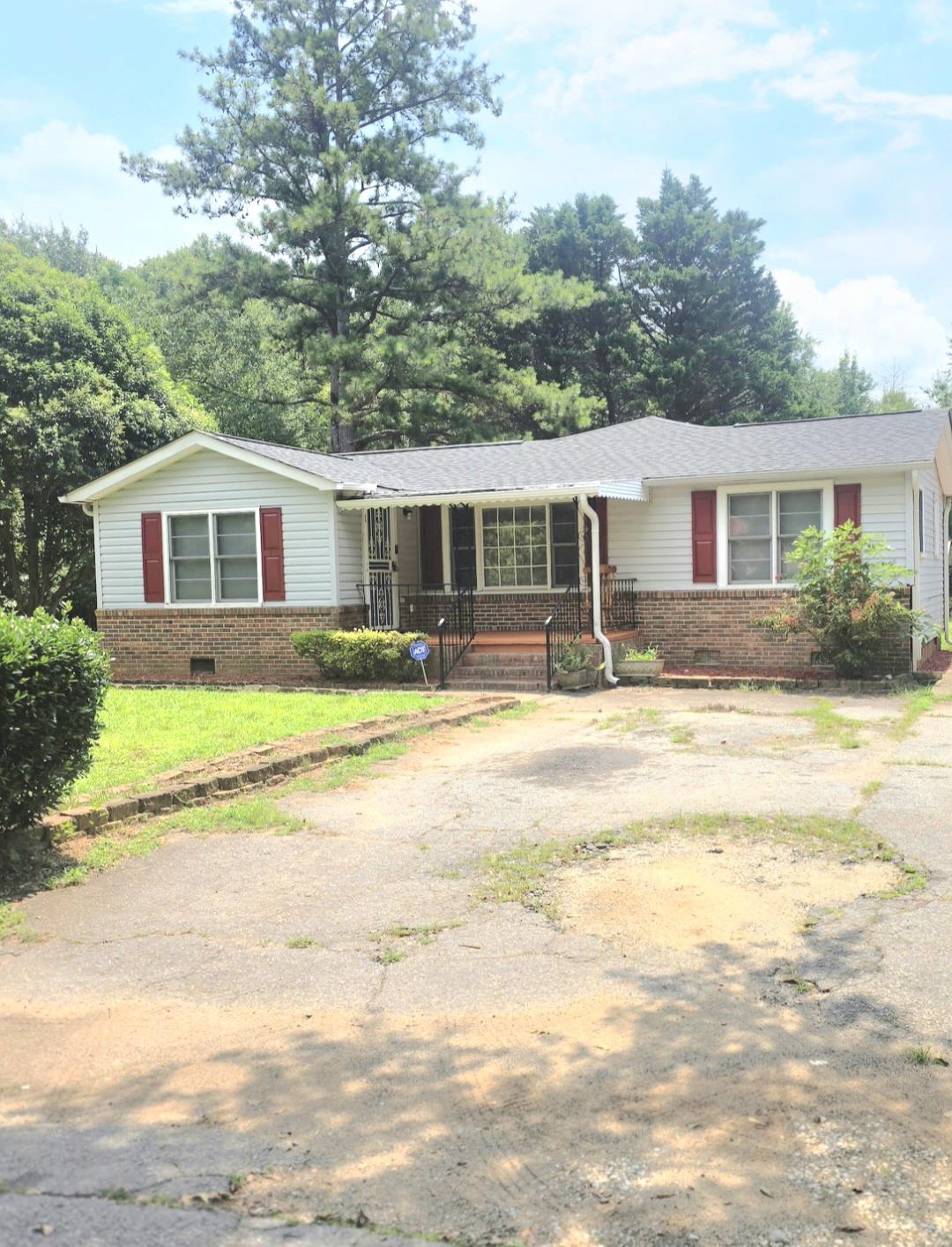 190 Fuller Road Property Photo 17
