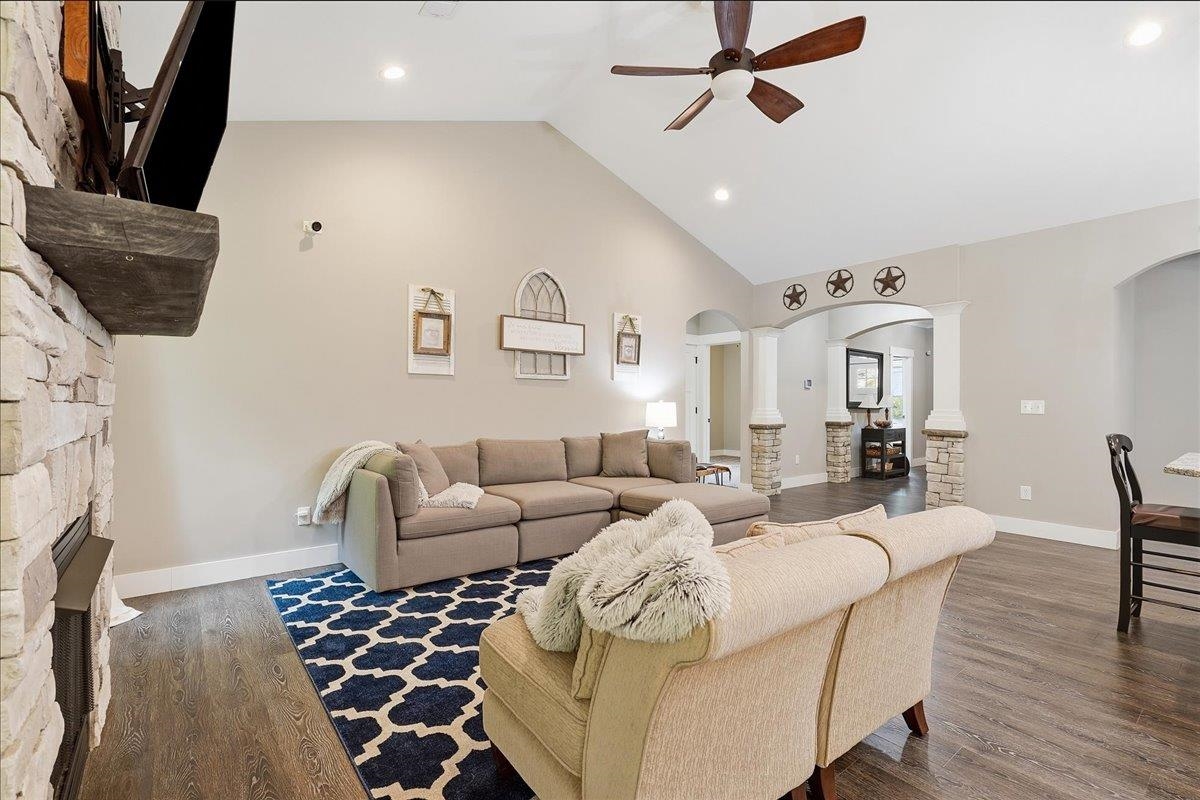 3044 English Cottage Way Property Photo 7