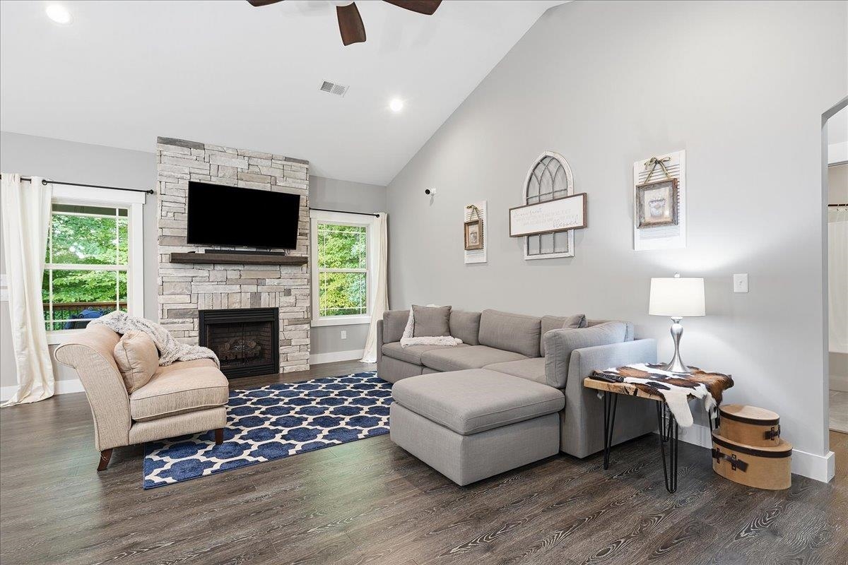 3044 English Cottage Way Property Photo 8
