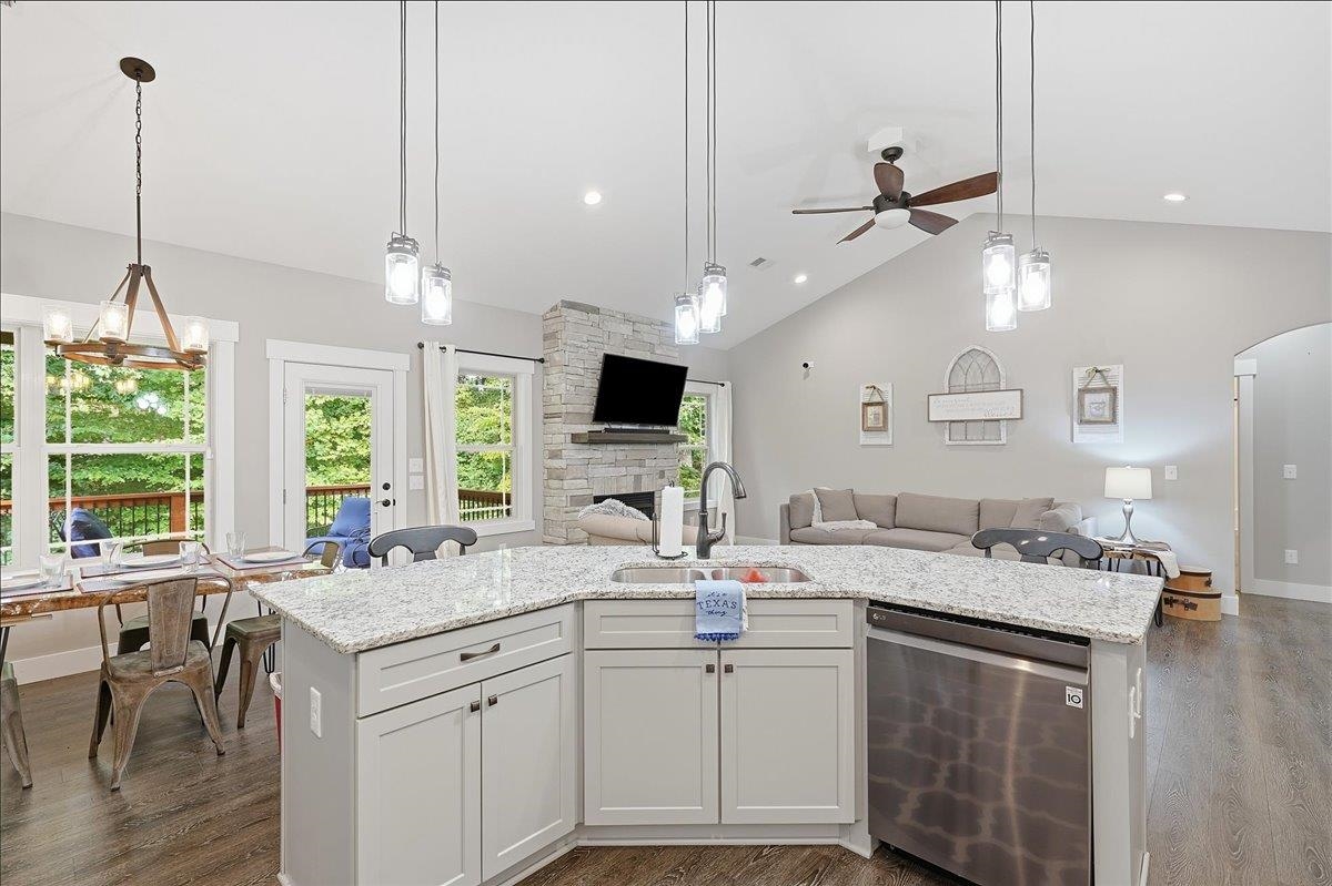 3044 English Cottage Way Property Photo 12