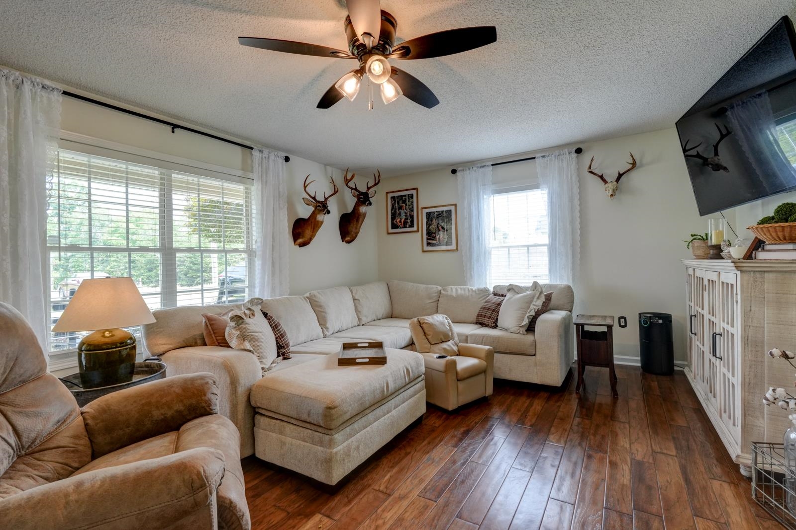 2031 Riddle Road Property Photo 4