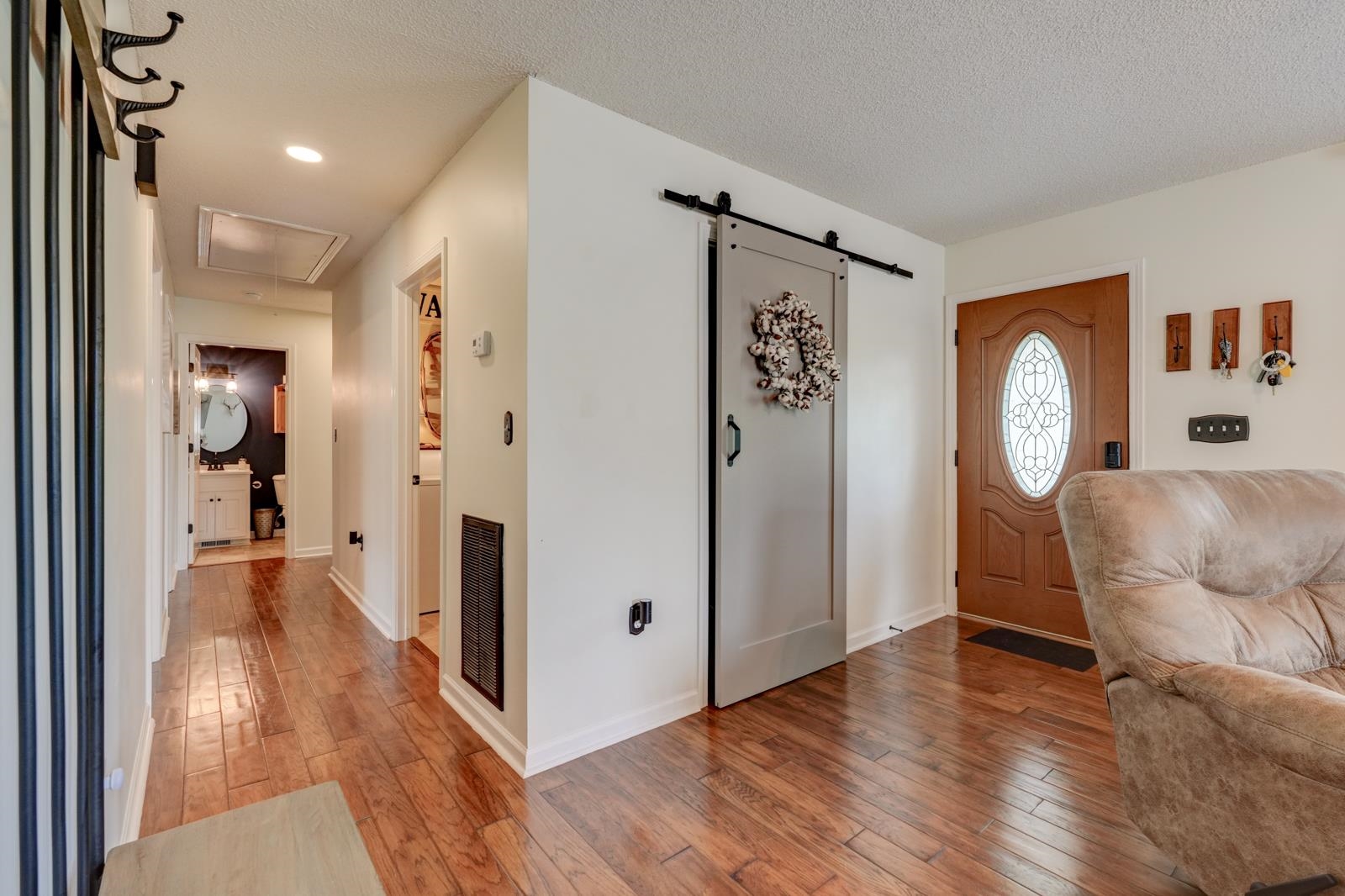 2031 Riddle Road Property Photo 6