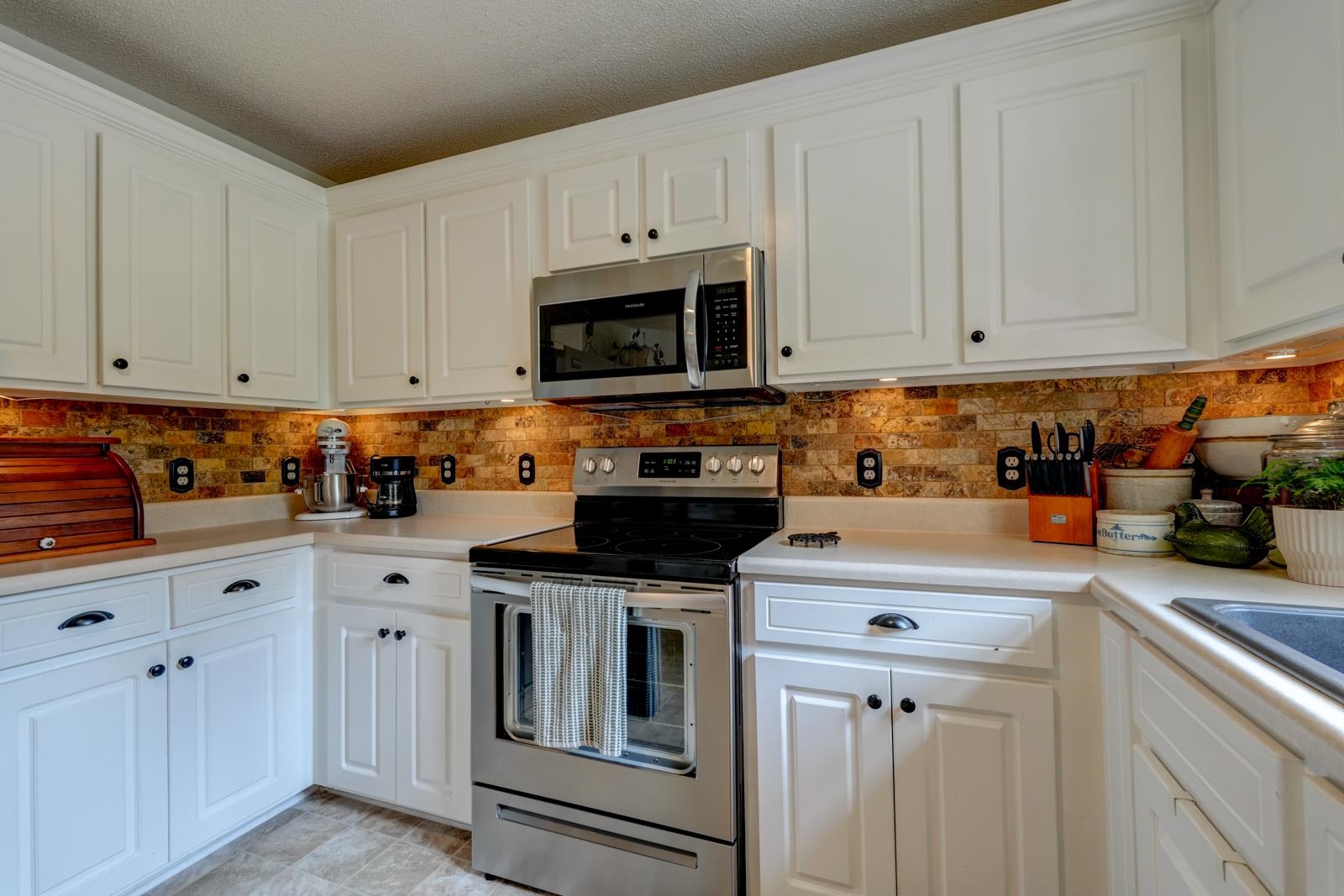 2031 Riddle Road Property Photo 10