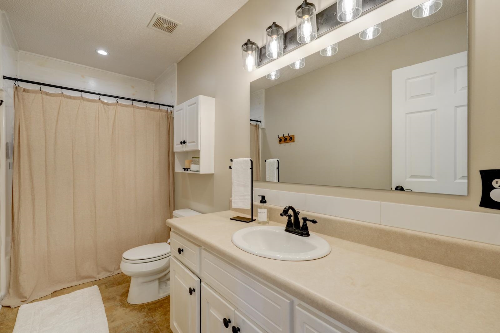 2031 Riddle Road Property Photo 15