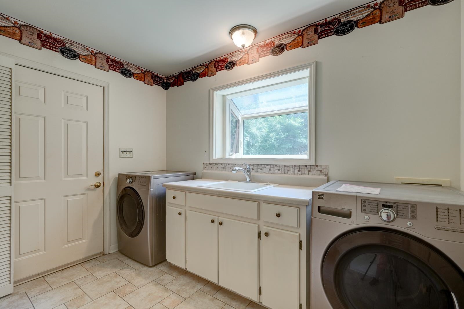 317 Sagamore Court Property Photo 28