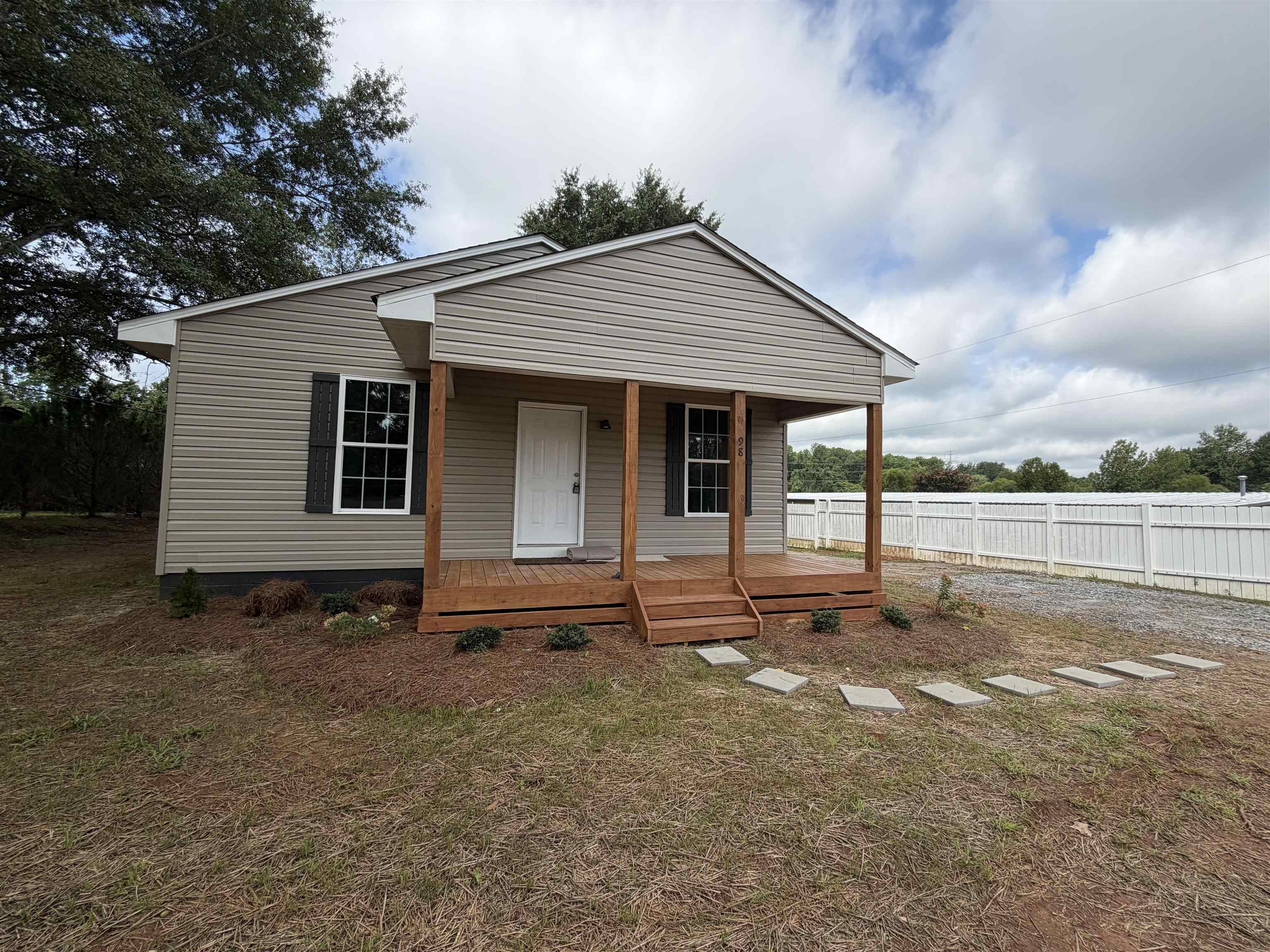98 Blackstock Road Property Photo 3
