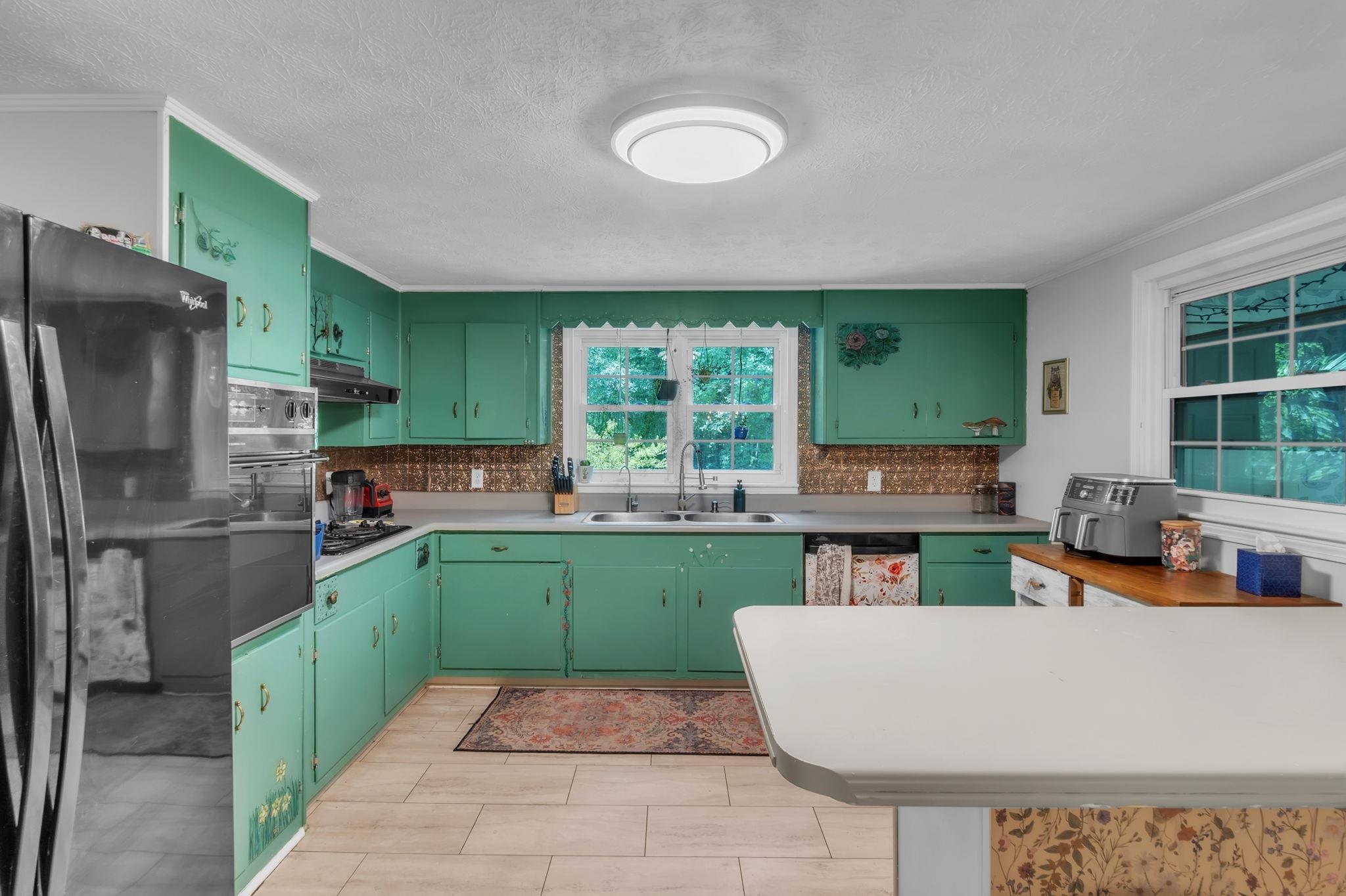 5 Jones Circle Property Photo 2